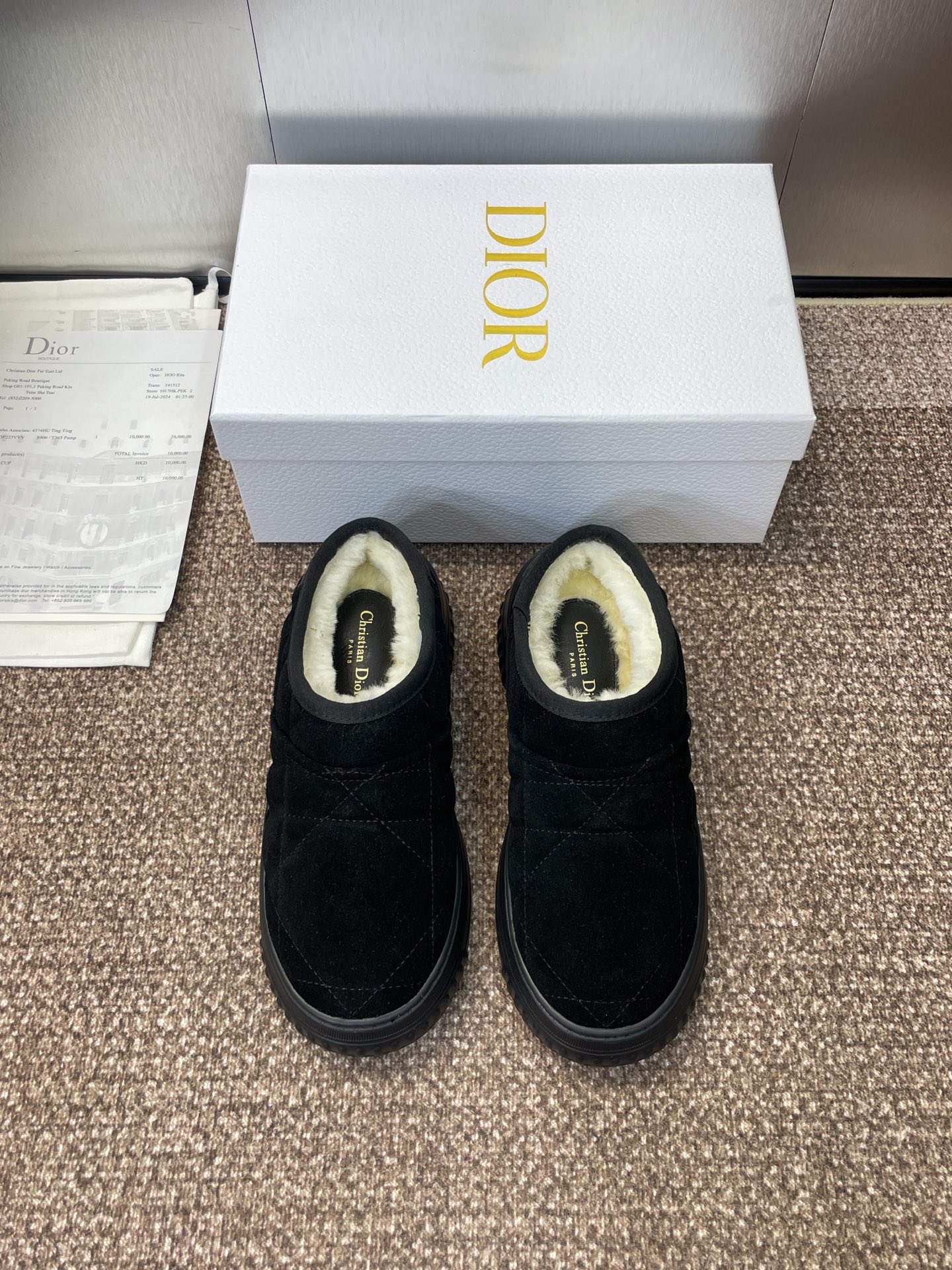 Dior D-Chez Moi Shearling Slippers: Cozy Winter Style 2 i1757450980041 1600 0 0