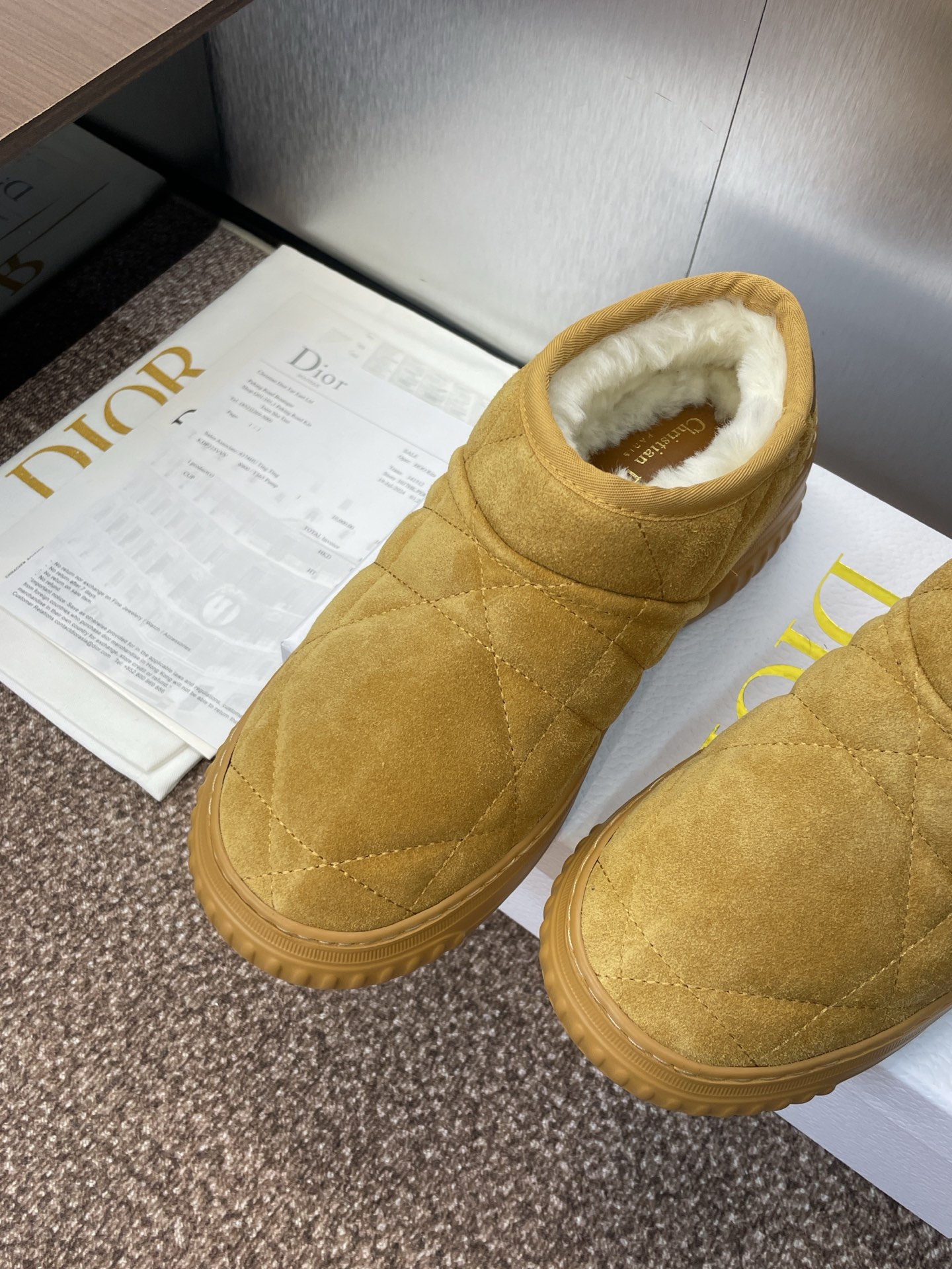 D-Chez Moi Shearling Slippers: Luxurious Comfort with Iconic Cannage Stitching 8 i1757451071646 6911 0 6