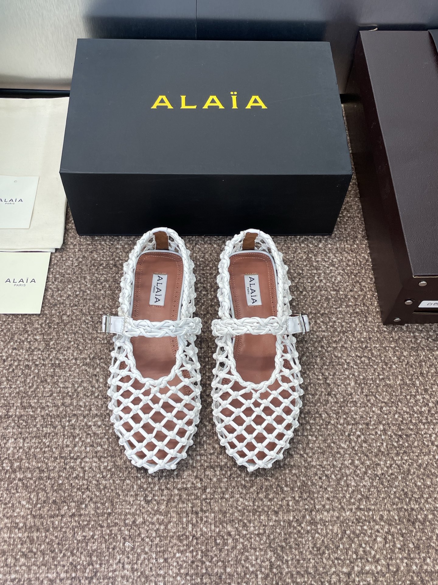 NO:488760,Ordinary box/original leather box Alaia spring and summer new fisherman mesh Mary Jane ballet woven women's shoes ALAIA star same round toe hardware belt buckle hollow lazy loafer single shoes Material upper imported hollow woven metal calfskin + water dyed sheepskin inner lining + original mold open sole Size34-42 (34, 40, 41, 42, custom-made non-return), Mary Jane, alaia, loafers, mary jane, espadrilles, cowhide, sheepskin19860909普通盒/原版皮盒 阿莱亚春夏新款渔夫网面玛丽珍芭蕾舞编织女鞋 ALAIA明星同款圆头五金皮带扣镂空懒人乐福单鞋 材质鞋面进口镂空编织金属小牛皮+水染羊皮内里+ 原版开模大底 Size34-42（34、40、41、42、定制不退换）,玛丽珍,alaia,loafers,mary jane,espadrilles,cowhide,sheepskin,Women's Shoes