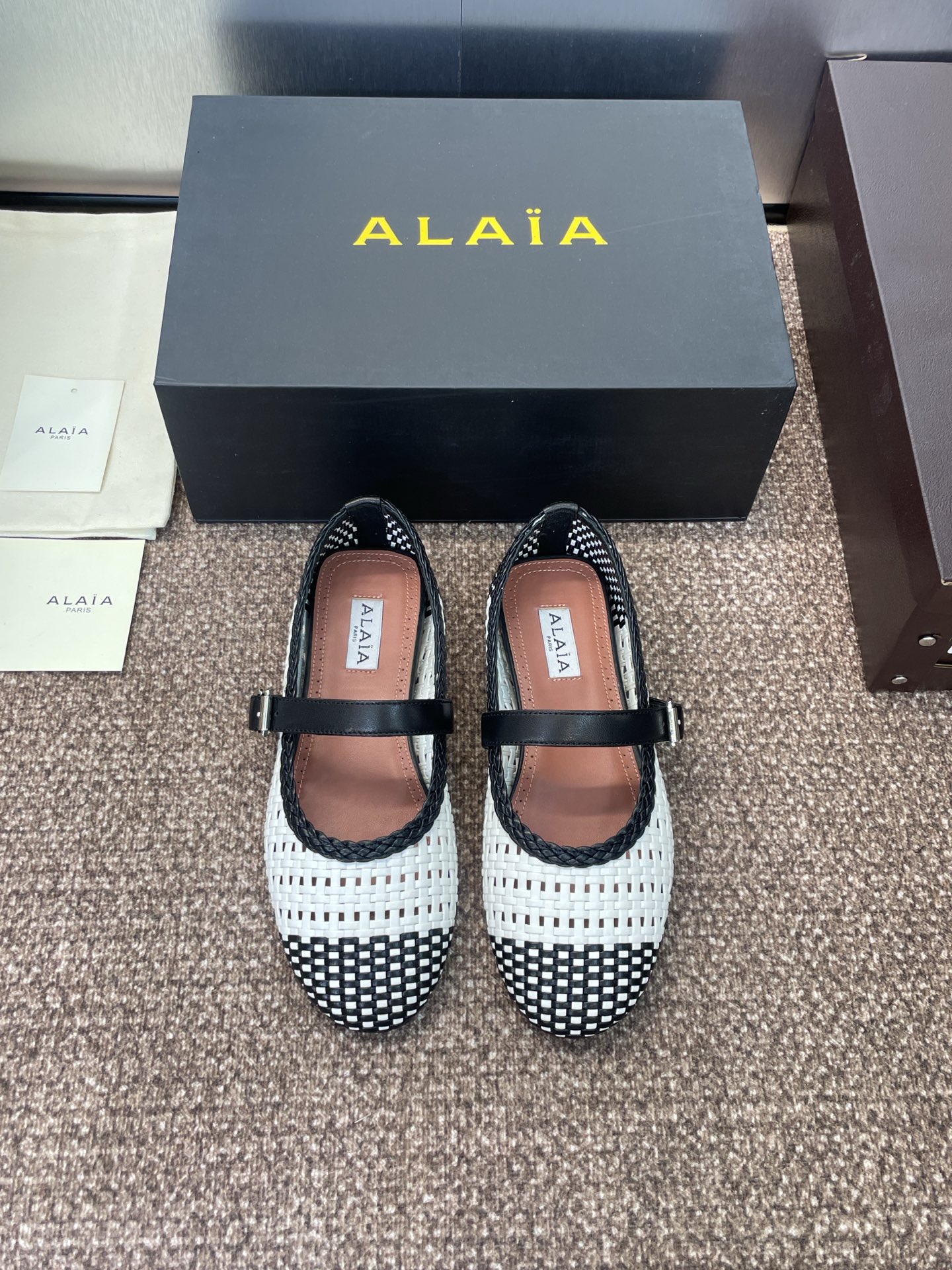 NO:488769,Ordinary box/original leather box Alaia spring and summer new fisherman mesh Mary Jane ballet woven women's shoes ALAIA star same round toe hardware belt buckle hollow color block lazy loafer single shoes Material upper imported hollow woven calfskin + water dyed sheepskin inner lining + original mold open sole Size34-42 (34, 40, 41, 42, custom-made non-return), Mary Jane, alaia, loafers, mary jane, espadrilles, cowhide, sheepskin19860909普通盒/原版皮盒 阿莱亚春夏新款渔夫网面玛丽珍芭蕾舞编织女鞋 ALAIA明星同款圆头五金皮带扣镂空拼色懒人乐福单鞋 材质鞋面进口镂空编织小牛皮+水染羊皮内里+ 原版开模大底 Size34-42（34、40、41、42、定制不退换）,玛丽珍,alaia,loafers,mary jane,espadrilles,cowhide,sheepskin,Women's Shoes