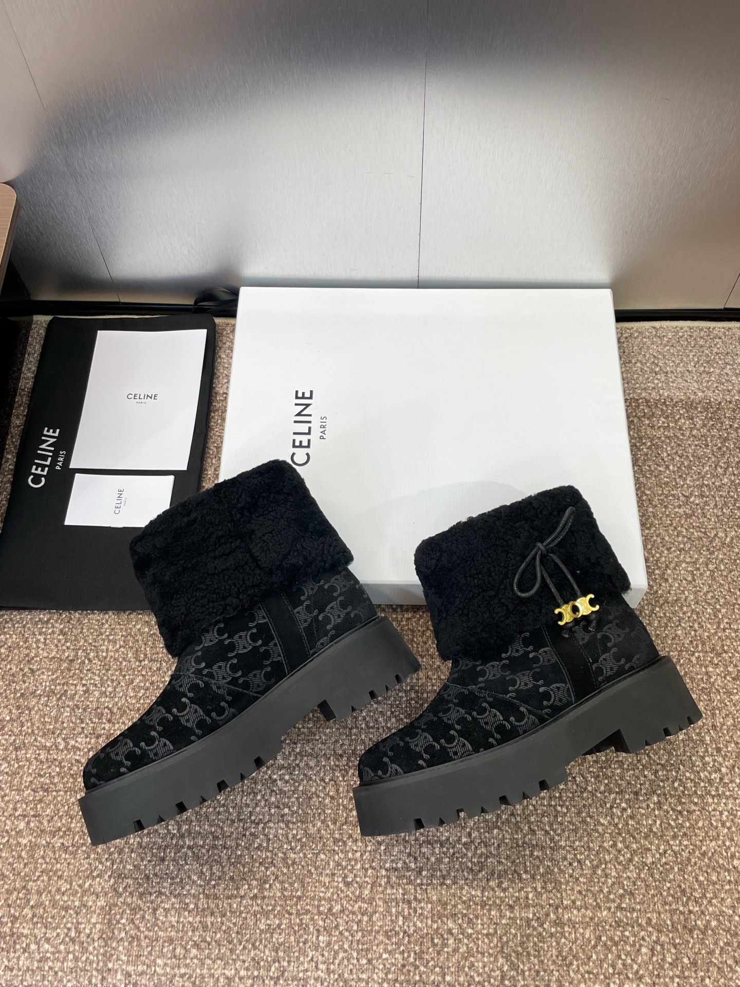CELINE 秋冬新款流苏蝴蝶结雪地女短靴 瑟琳字母logo五金扣厚底低跟圆头拼色机车骑士靴材质:鞋面定