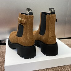 CELINE 秋冬新款切尔西机车女短靴 瑟琳字母logo五金扣厚底低跟圆头骑士靴材质:鞋面定制进口羊猄皮 CELINE 秋冬新款切尔西机车女短靴 瑟琳字母logo五金扣厚底低跟圆头骑士靴材质:鞋面定制进口羊猄皮