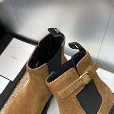 CELINE 秋冬新款切尔西机车女短靴 瑟琳字母logo五金扣厚底低跟圆头骑士靴材质:鞋面定制进口羊猄皮 CELINE 秋冬新款切尔西机车女短靴 瑟琳字母logo五金扣厚底低跟圆头骑士靴材质:鞋面定制进口羊猄皮