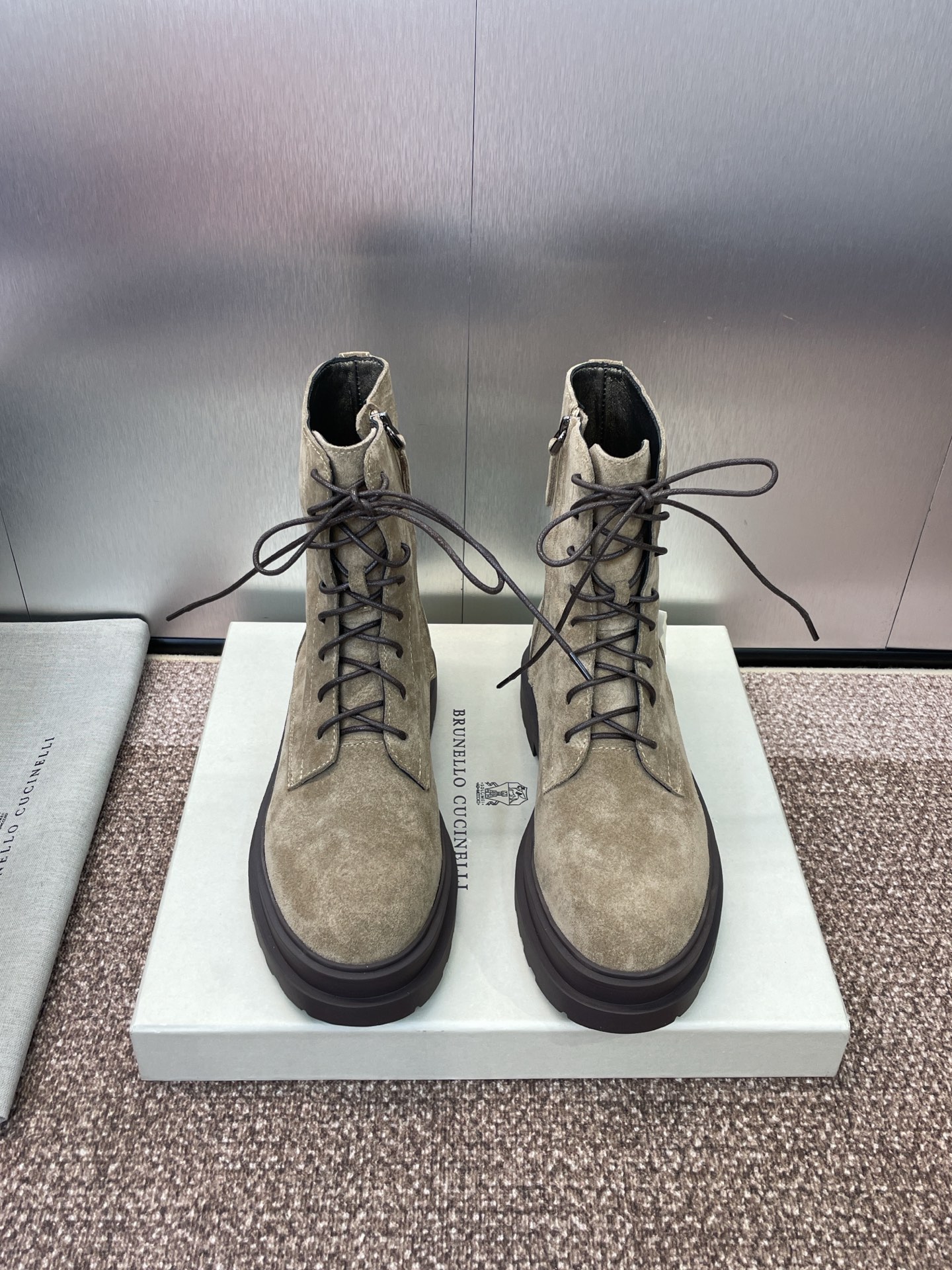 NO:488611,Brunello Cucineli Autumn and Winter New Women's Short Boots BC Flat Sole Low Heel Round toe Side Zipper Motorcycle Knight Military Boots Material Upper Imported Calfskin/Imported Sheep Suede + Water-Dyeed Sheepskin Inner + Original Open-Model Outsole Heel Heel Heel Heel 3.5CM Size35-39 (40 41 42 Customized No Returns), Boots, brunello cucinelli,boots,cowhide,sheepskin,sheep,chamois Leather19860909Brunello Cucineli 布鲁内诺库奇内利秋冬新款女短靴 BC 平底低跟圆头侧拉链机车骑士军靴 材质鞋面进口小牛皮/进口羊猄麂皮+水染羊皮内里+原版开模大底 跟高3.5CM Size35-39 (40 41 42定做不退换）,靴子,brunello cucinelli,boots,cowhide,sheepskin,sheep,chamois leather,Women's Shoes