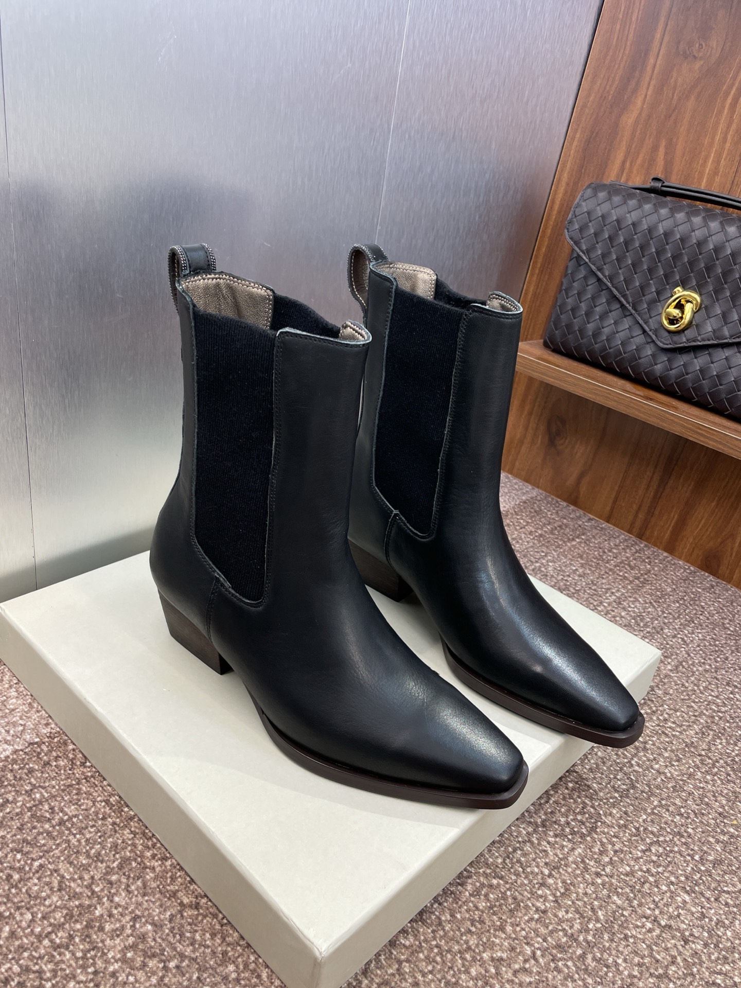 NO:488648,Brunello Cucineli Autumn and Winter New Chelsea Stretch Women's Short Boots BC Low Heel Square Head One-Pin-One-Pin-Open Upper Imported Calfskin/Imported Sheep Suede + Water-Dyeed Sheepskin Inner + Original Custom European Standard Mean Outsole Heel Heel Heel Heel 4.5CM Size35-39 (40 41 42 Customized No Returns), Boots, brunello cucinelli,boots,cowhide,sheepskin,sheep,chamois Leather19860909Brunello Cucineli 布鲁内诺库奇内利秋冬新款切尔西弹力女短靴 BC 低跟方头一脚蹬机车骑士靴 材质鞋面进口小牛皮/进口羊猄麂皮+水染羊皮内里+原版定制欧标美耐大底 跟高4.5CM Size35-39 (40 41 42定做不退换）,靴子,brunello cucinelli,boots,cowhide,sheepskin,sheep,chamois leather,Women's Shoes