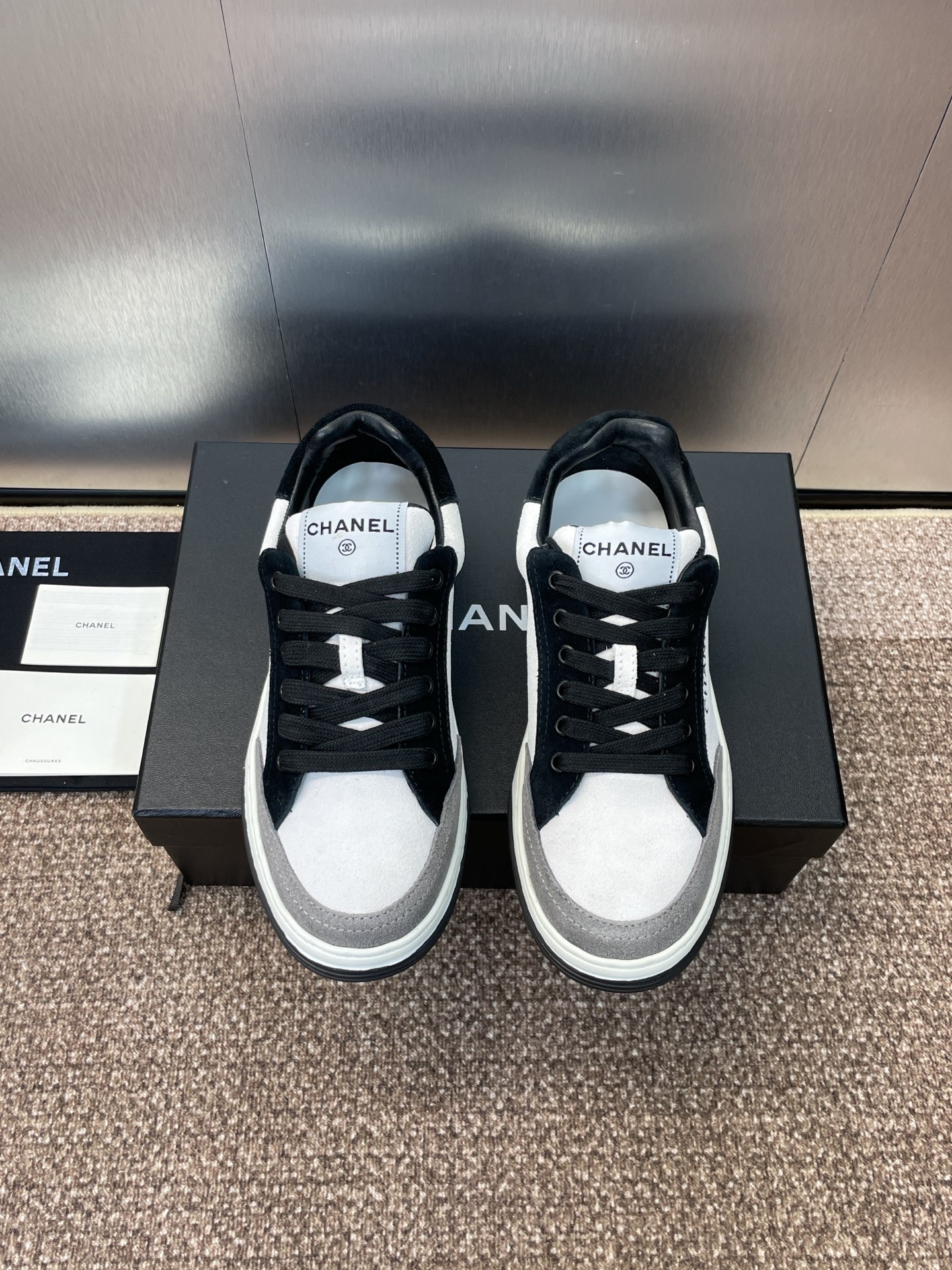 NO:491384,:Women's size/men's size CHANEL Autumn and Winter Classic Couple Series Lace-up Casual Shoes Xiaoxiang Letter Logo Thick Sole Round Toe Color-blocking Sports Skateboard Shoes Material: Upper Imported Sheep Skin/Imported Calfskin + Water-dyed Sheepskin Inner + Original Open-Model Tpu Outsole Size: Women's size 35-42 (40.41.42 Customized No Return) Men's Size 38-45 (38.45 Customized No Return), Casual Shoes/Sports Shoes, Chanel, Chanel, Sneakers, cowhide, sheepskin, sheep19860909:女码/男码 CHANEL 香奈儿秋冬经典情侣款系列系带休闲鞋 小香字母logo厚底圆头拼色运动滑板鞋 材质:鞋面进口羊猄皮/进口小牛皮+水染羊皮内里+原版开模Tpu大底 Size:女码35-42(40.41.42定制不退换)  男码38-45(38.45定制不退换),休闲鞋/运动鞋,chanel,chanel,sneakers,cowhide,sheepskin,sheep,Women's Shoes