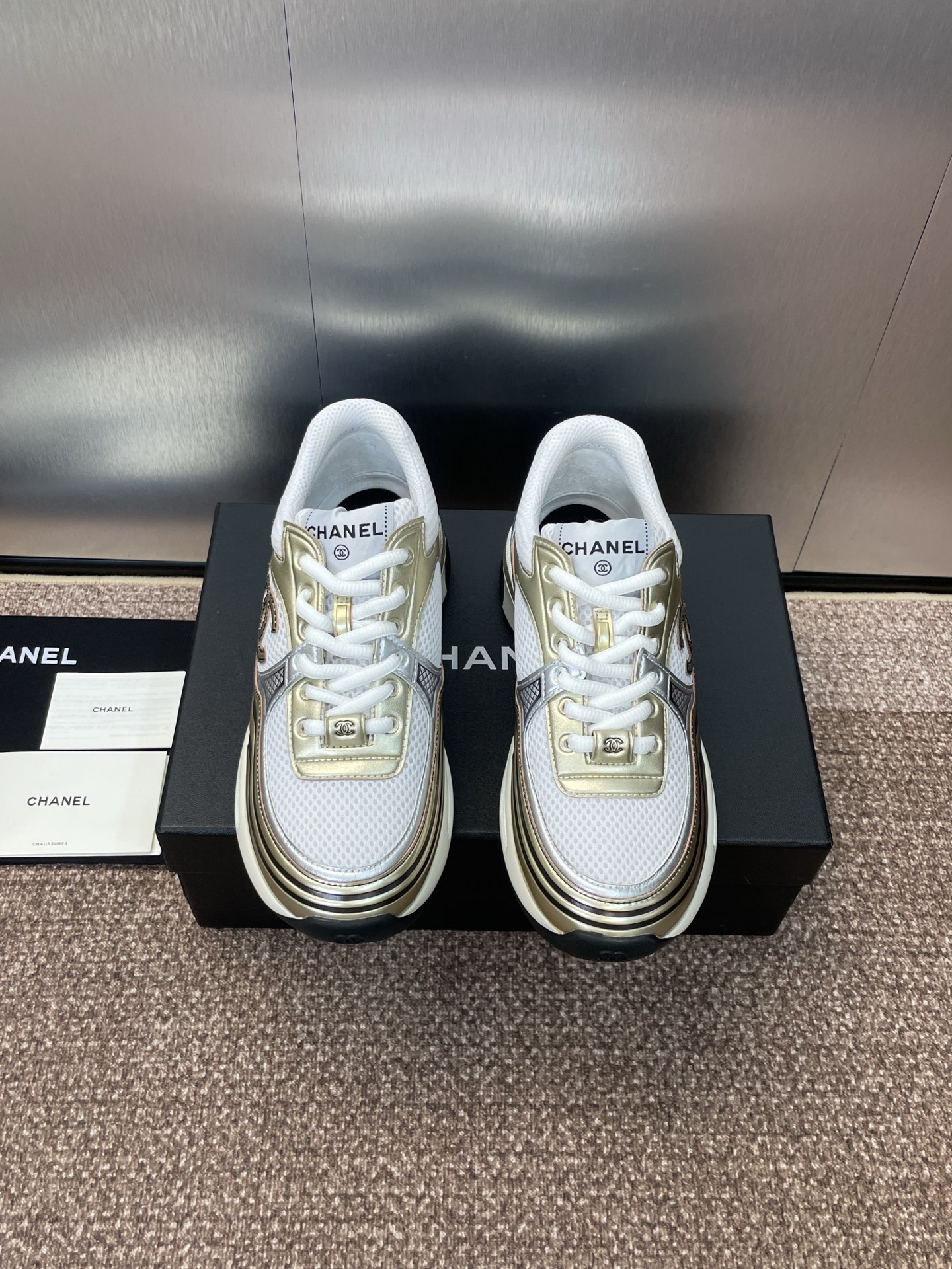 NO:491377,CHANEL Autumn and Winter Classic Series Lace-up Casual Women's Shoes Xiaoxiang Letter Logo Color-blocking Sports Dad Running Shoes Material: The upper is made of imported environmentally friendly breathable mesh fabric/imported technology fabric + sheepskin footbed + double-layer TPU foamed sole Size: 35-42 (40.41.42 Customized without return or exchange), casual shoes/sports shoes, chanel, chanel, sneakers, sheepskin19860909CHANEL 香奈儿秋冬经典系列系带休闲女鞋 小香字母logo拼色运动老爹跑鞋 材质:鞋面采用进口环保透气网眼布/进口科技面料+羊皮垫脚+双层TPU发泡大底 Size:35-42(40.41.42定制不退换),休闲鞋/运动鞋,chanel,chanel,sneakers,sheepskin,Women's Shoes