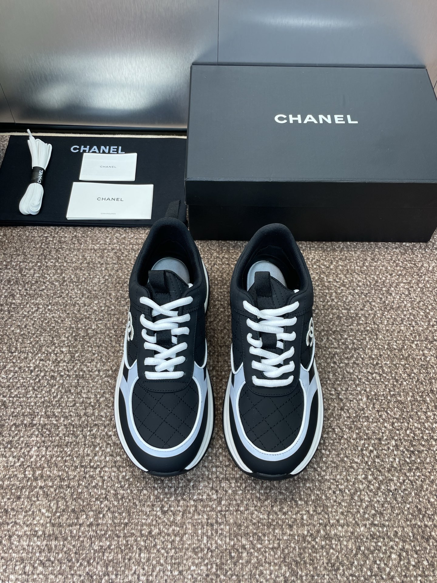 NO:491361,CHANEL Autumn and Winter Classic Series Lace-up Casual Women's Shoes, Xiaoxiang Letter Logo Thick Sole Round Toe Color-blocking Sports Dad Running Shoes Material: Imported calfskin on the upper + Environmentally friendly breathable mesh cloth inner lining + Water-dyed sheepskin footbed + Double-layer TPU foamed sole Size: 35-42 (40.41.42 Customized without return or exchange), casual shoes/sports shoes, chanel, chanel, sneakers, cowhide, sheepskin19860909CHANEL 香奈儿秋冬经典系列系带休闲女鞋 小香字母logo厚底圆头拼色运动老爹跑鞋 材质:鞋面进口小牛皮+环保透气网眼布内里+水染羊皮垫脚+双层TPU发泡大底 Size:35-42(40.41.42定制不退换),休闲鞋/运动鞋,chanel,chanel,sneakers,cowhide,sheepskin,Women's Shoes