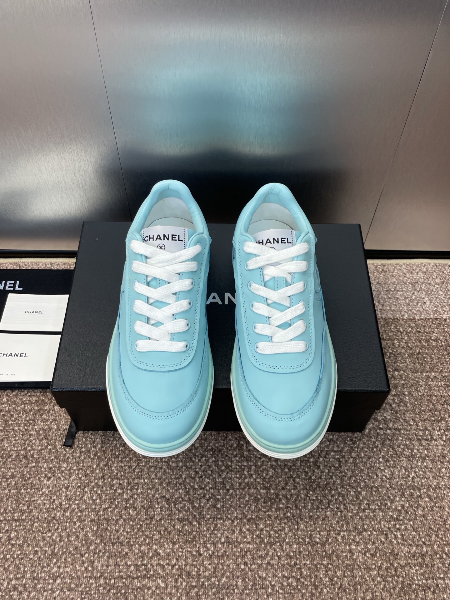 NO:491387,: Women's size only CHANEL Autumn and Winter Classic Couple Style Series Lace-up Casual Shoes Xiaoxiang Letter Logo Thick Sole Round Toe Color-blocking Sports Skateboard Shoes Material: Upper imported sheep leather/imported calfskin + water-dyed sheepskin inner lining + original molded Tpu outsole Size: Women's size 35-42 (40.41.42 Customized without return and exchange) Men's size 38-45 (38.45 Customized without return and exchange), casual shoes/sports, chanel, chanel, sneakers, cowhide, sheepskin, sheep19860909:仅女码 CHANEL 香奈儿秋冬经典情侣款系列系带休闲鞋 小香字母logo厚底圆头拼色运动滑板鞋 材质:鞋面进口羊猄皮/进口小牛皮+水染羊皮内里+原版开模Tpu大底 Size:女码35-42(40.41.42定制不退换)  男码38-45(38.45定制不退换),休闲鞋/运动鞋,chanel,chanel,sneakers,cowhide,sheepskin,sheep,Women's Shoes