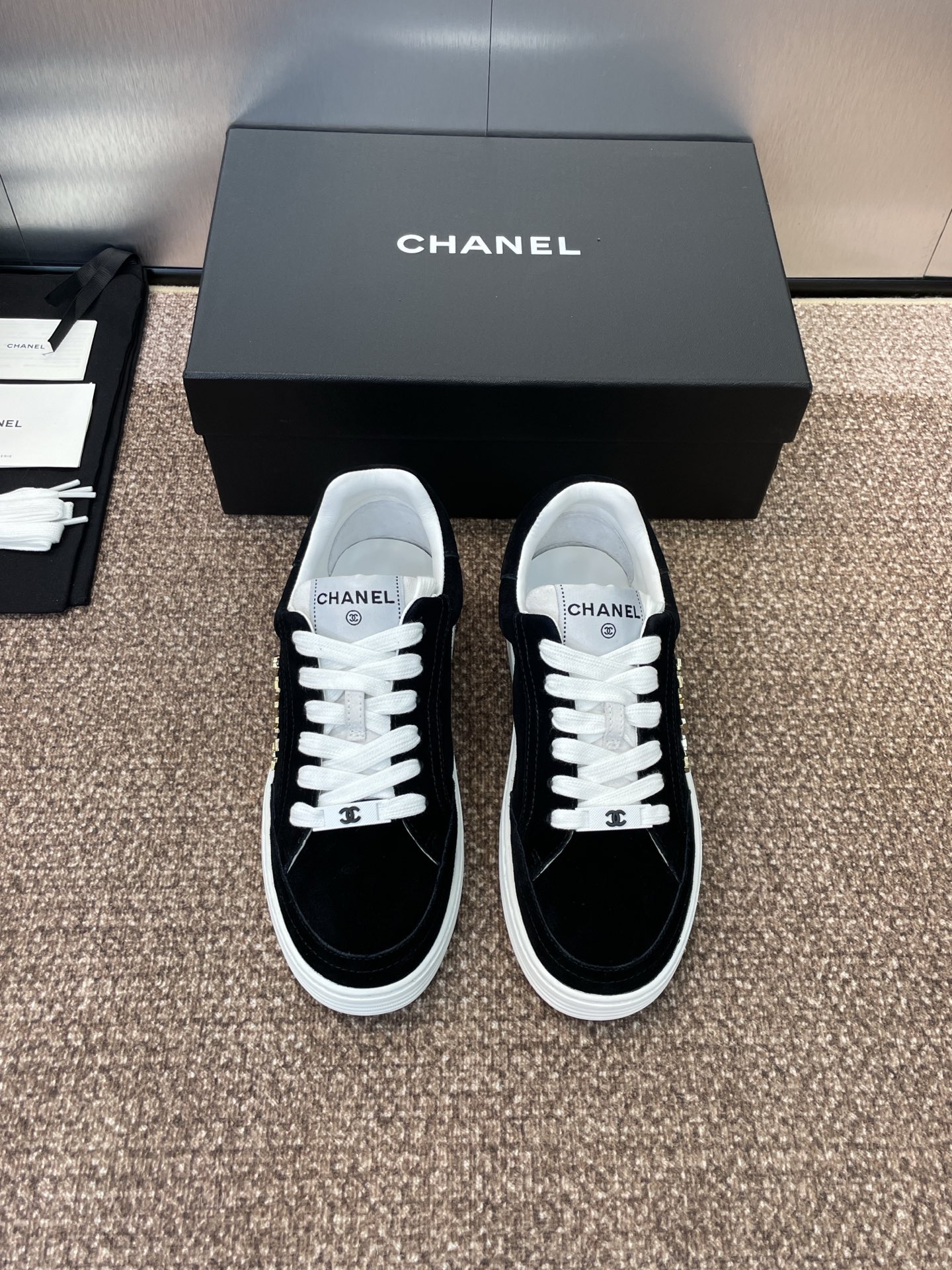NO:491366,: Women's size/men's size (full size for men's size) CHANEL Autumn and Winter Classic Couple Series Lace-up Casual Shoes Xiaoxiang Letter Logo Thick Sole Round Toe Color-blocked Sports Skateboard Shoes Material: Upper imported sheep leather/imported calfskin + water-dyed sheepskin inner lining + original molded Tpu outsole Size: Women's size 35-42 (40.41.42 custom-made without return and exchange) Men's size 38-45 (full size for men's size for whole size for return and exchange), casual shoes/sports, chanel, chanel, sneakers, cowhide, sheepskin, sheep19860909:女码/男码（男码全码定制） CHANEL 香奈儿秋冬经典情侣款系列系带休闲鞋 小香字母logo厚底圆头拼色运动滑板鞋 材质:鞋面进口羊猄皮/进口小牛皮+水染羊皮内里+原版开模Tpu大底 Size:女码35-42(40.41.42定制不退换)  男码38-45(男码全码定制不退换),休闲鞋/运动鞋,chanel,chanel,sneakers,cowhide,sheepskin,sheep,Women's Shoes