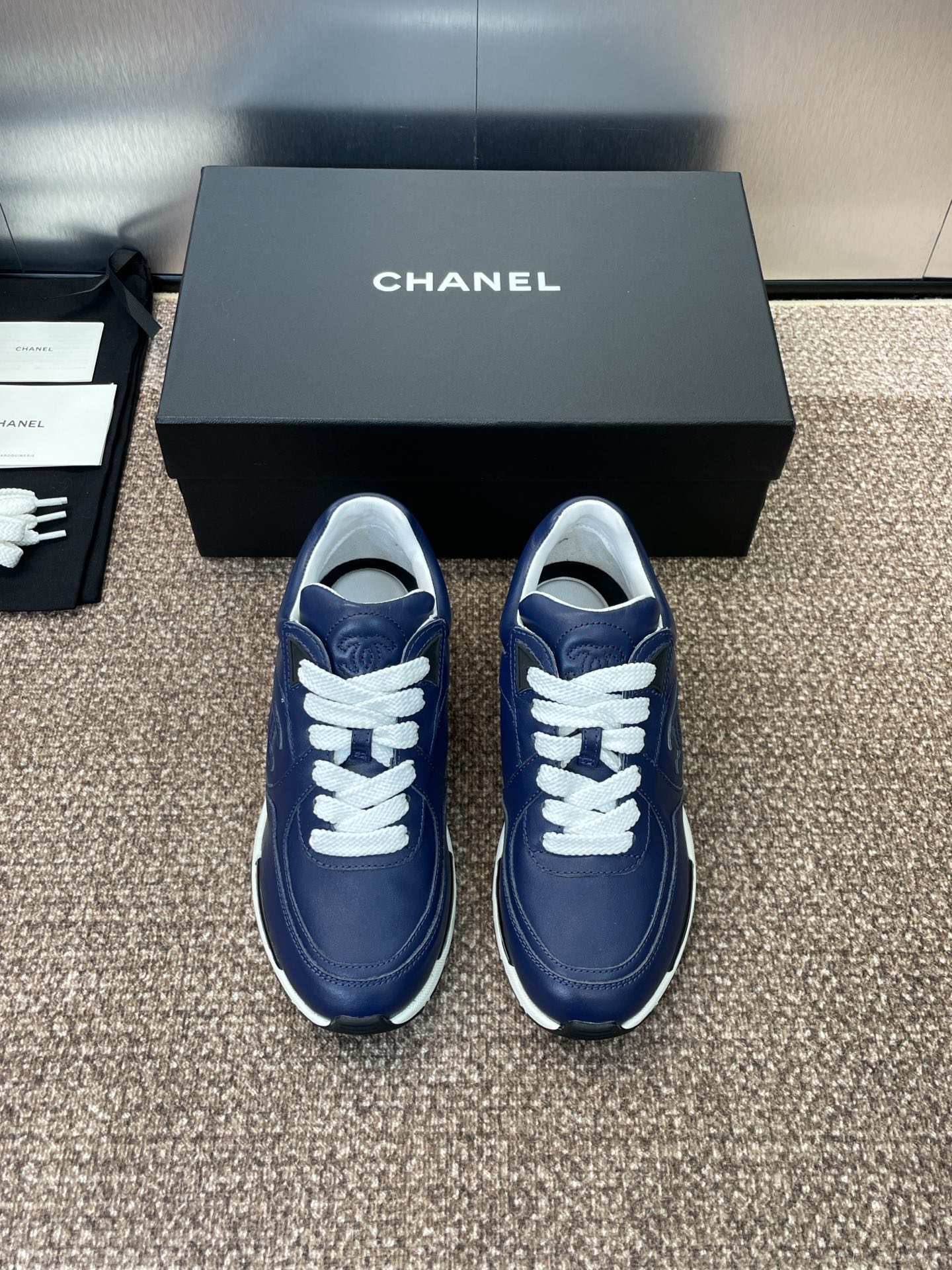 NO:491351,CHANEL Autumn and Winter Classic Series Lace-up Casual Women's Shoes, Xiaoxiang Letter Logo Thick Sole Round Toe Color-blocking Sports Dad Running Shoes Material: The upper is made of imported calfskin + water-dyed sheepskin inner lining + double-layer TPU foamed sole Size: 35-42 (40.41.42 Customized without return or exchange), casual shoes/sports shoes, chanel, chanel, sneakers, cowhide, sheepskin19860909CHANEL 香奈儿秋冬经典系列系带休闲女鞋 小香字母logo厚底圆头拼色运动老爹跑鞋 材质:鞋面采用进口小牛皮+水染羊皮内里+双层TPU发泡大底 Size:35-42(40.41.42定制不退换),休闲鞋/运动鞋,chanel,chanel,sneakers,cowhide,sheepskin,Women's Shoes