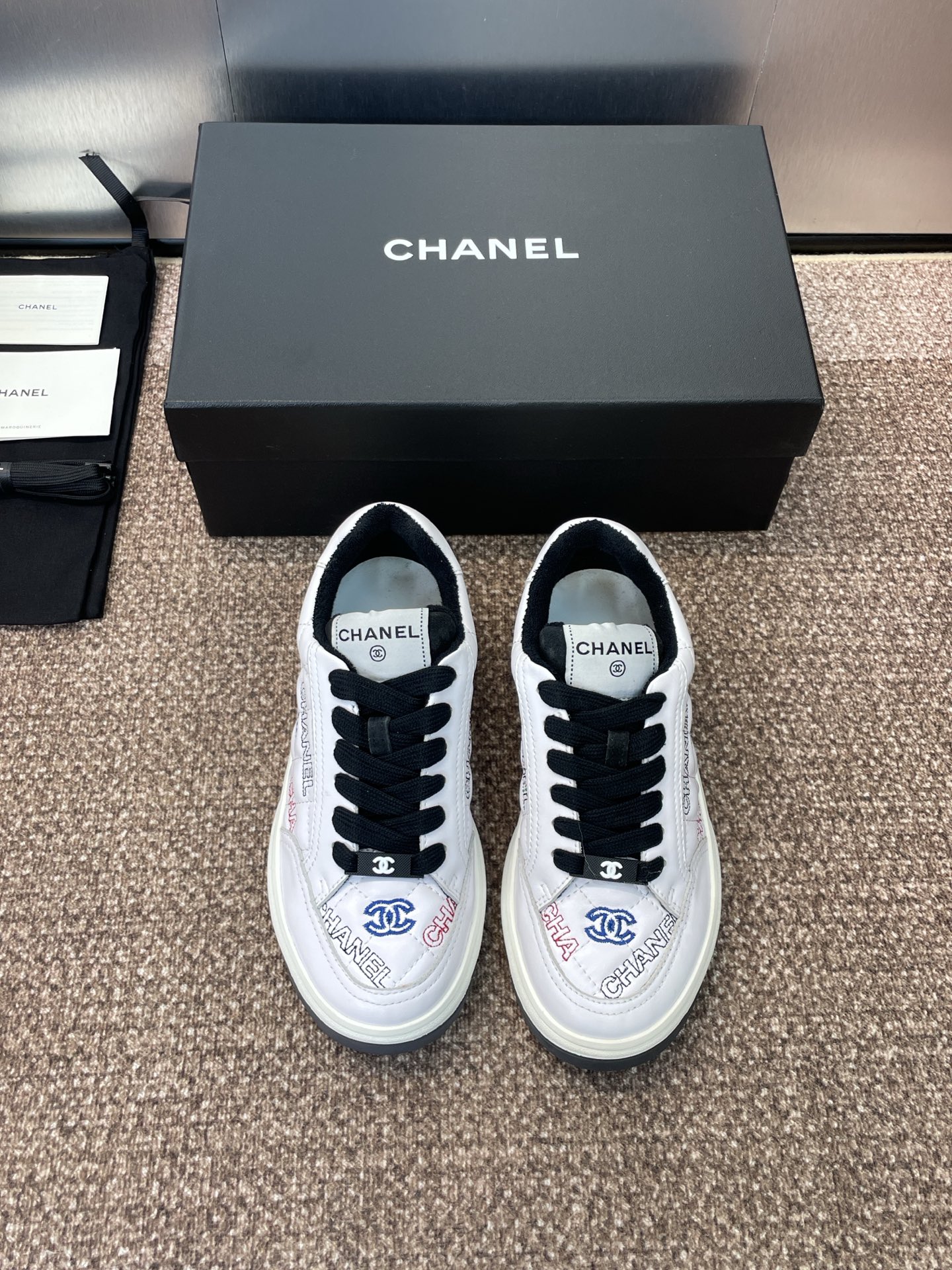 NO:491336,CHANEL Autumn and Winter Classic Series Lace-up Casual Women's Shoes Small Xiangling Electric Embroidered Letter Logo Thick Sole Round Toe Color Block Sports Skateboard Shoes Material: Imported Calfskin on the upper + Environmentally friendly and breathable mesh inner + Original molded Tpu outsole Size: Women's Size 35-42 (40.41.42 Customized without return or exchange), Casual Shoes/Sports Shoes, chanel, chanel, sneakers, cowhide19860909CHANEL 香奈儿秋冬经典系列系带休闲女鞋 小香菱格电绣字母logo厚底圆头拼色运动滑板鞋 材质:鞋面进口小牛皮+环保透气网眼内里+原版开模Tpu大底 Size:女码35-42(40.41.42定制不退换),休闲鞋/运动鞋,chanel,chanel,sneakers,cowhide,Women's Shoes