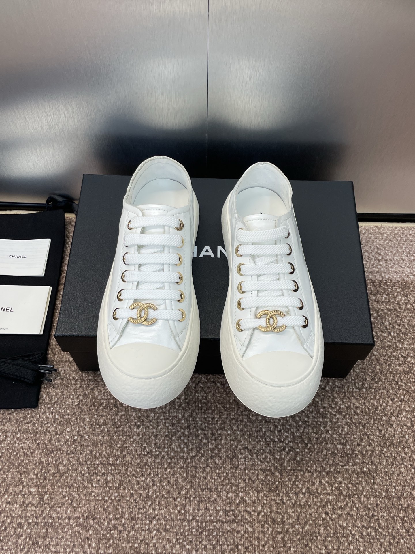 NO:491329,CHANEL Autumn and Winter Classic Series Lace-up Casual Women's Shoes, Xiaoxiang Letter Logo Thick Sole Round Toe Color Block Sports Skate Shoes Material: Upper Imported Calfskin/Imported Environmentally friendly Mauni Technology Fabric + Water-dyed Sheepskin Inner + Original Open-Model Tpu Outsole Size: Women's Size 35-42 (40.41.42 Customized No Returns and Exchanges), Casual Shoes/Sports Shoes, Chanel, Chanel, Sneakers, Cowhide, Sheepskin19860909CHANEL 香奈儿秋冬经典系列系带休闲女鞋 小香字母logo厚底圆头拼色运动滑板鞋 材质:鞋面进口小牛皮/进口环保毛尼科技面料+水染羊皮内里+原版开模Tpu大底 Size:女码35-42(40.41.42定制不退换),休闲鞋/运动鞋,chanel,chanel,sneakers,cowhide,sheepskin,Women's Shoes