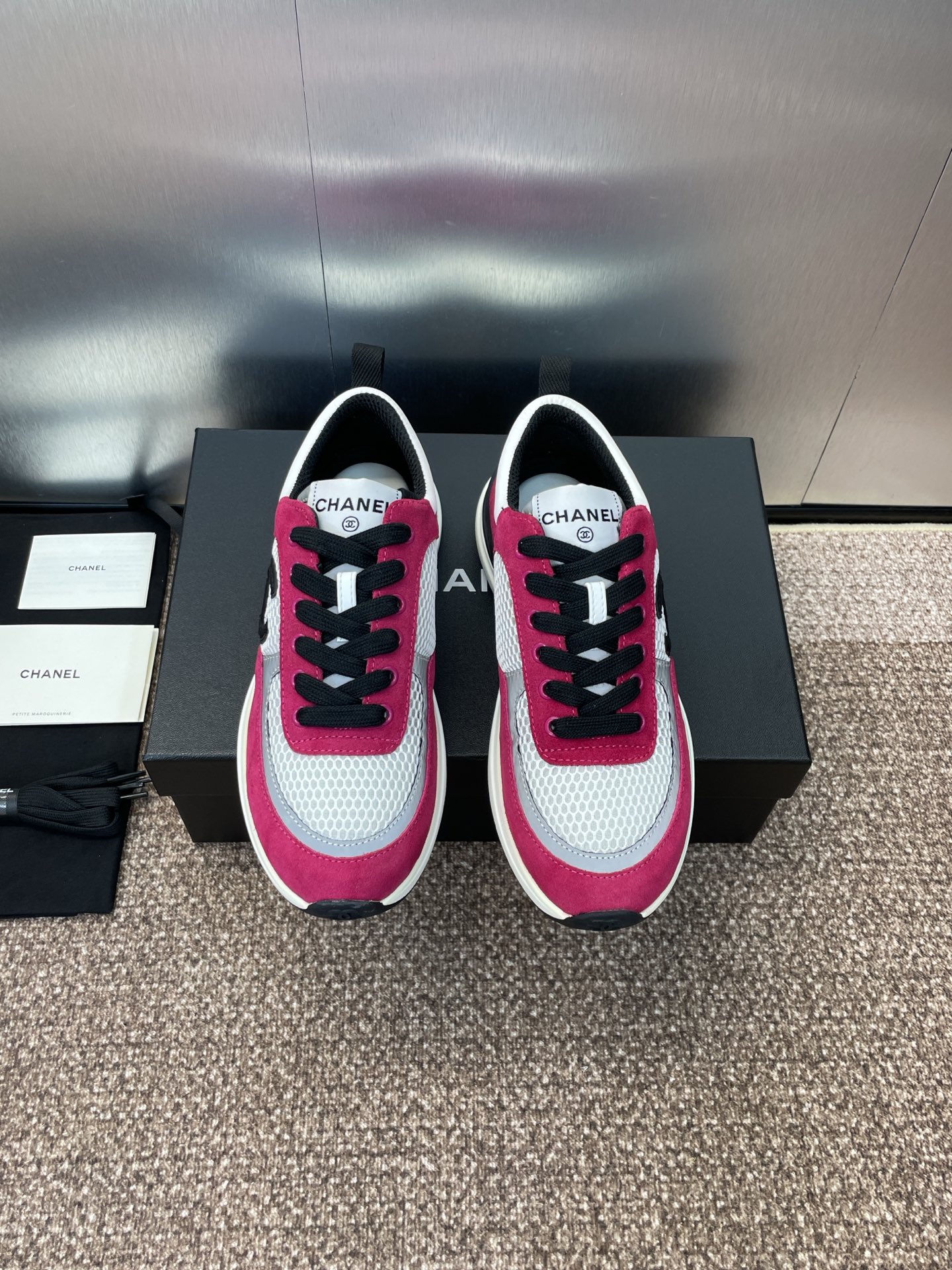 NO:491321,CHANEL Autumn and Winter Classic Series Lace-up Casual Women's Shoes, Xiaoxiang Letter Logo Thick Sole Round Toe Color-blocking Sports Dad Running Shoes Material: The upper uses imported environmentally friendly breathable mesh cloth/imported sheep leather/imported calfskin + environmentally friendly breathable mesh cloth inner + sheepskin footbed + double-layer TPU foamed sole Size: 35-42 (40.41.42 Customized without return or exchange), casual shoes/sports shoes, chanel, chanel, sneakers, cowhide, sheepskin, sheep19860909CHANEL 香奈儿秋冬经典系列系带休闲女鞋 小香字母logo厚底圆头拼色运动老爹跑鞋 材质:鞋面采用进口环保透气网眼布/进口羊猄皮/进口小牛皮+环保透气网眼布内里+羊皮垫脚+双层TPU发泡大底 Size:35-42(40.41.42定制不退换),休闲鞋/运动鞋,chanel,chanel,sneakers,cowhide,sheepskin,sheep,Women's Shoes