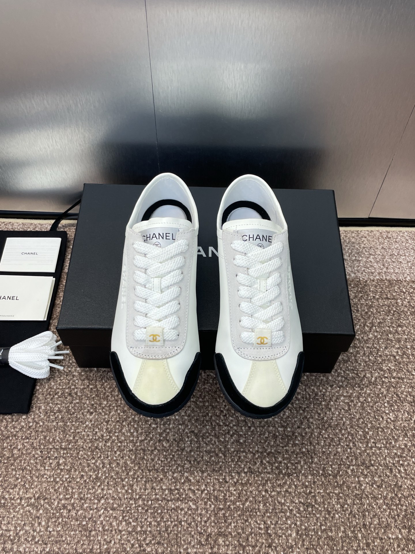 NO:491318,CHANEL Autumn and Winter Classic Series Lace-up Casual Women's Shoes, Xiaoxiang Letter Logo Thick Sole Round Toe Color-blocking Sports Dad Running Shoes Material: Upper imported calfskin/imported sheep slim leather + water-dyed sheepskin inner footbed + double-layer TPU foamed sole Size: Women's Size 35-42 (40.41.42 Customized without return or exchange), Casual shoes/sports shoes, chanel, chanel, sneakers, cowhide, sheepskin, sheep19860909CHANEL 香奈儿秋冬经典系列系带休闲女鞋 小香字母logo厚底圆头拼色运动老爹跑鞋 材质:鞋面进口小牛皮/进口羊猄皮+水染羊皮内里垫脚+双层TPU发泡大底 Size:女码35-42(40.41.42定制不退换),休闲鞋/运动鞋,chanel,chanel,sneakers,cowhide,sheepskin,sheep,Women's Shoes