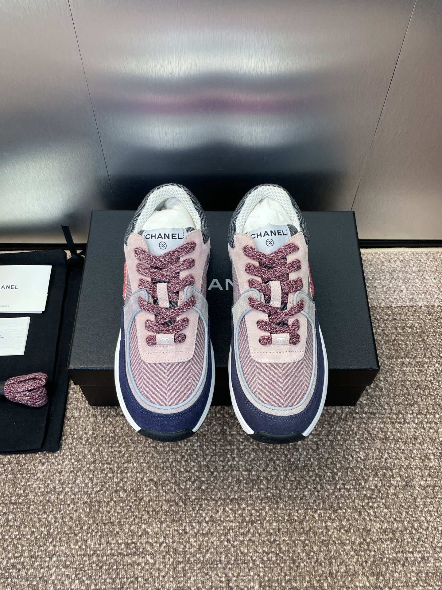 NO:490068,Women's size/men's size (full size customization for men's size) CHANEL Autumn and Winter Classic Series Couple Lace-up Casual Shoes Xiaoxiang Letter Logo Thick Sole Round Toe Color-blocking Sports Dad Running Shoes Material: Upper imported sheep leather/imported sheep leather splicing environmentally friendly breathable technology fabric + environmentally friendly breathable mesh fabric inner lining + water-dyed sheepskin footbed + double-layer TPU foamed sole Size: Women's size 35-42 (40.41.42 customization without return and exchange) Men's size 39-45 (full size customization without return and exchange), casual shoes/sports, chanel, chanel, sneakers, sheepskin, sheep19860909女码/男码（男码全码定制） CHANEL 香奈儿秋冬经典系列情侣款系带休闲鞋 小香字母logo厚底圆头拼色运动老爹跑鞋 材质:鞋面进口羊猄皮/进口羊猄皮拼接环保透气科技面料+环保透气网眼布内里+水染羊皮垫脚+双层TPU发泡大底 Size:女码35-42(40.41.42定制不退换)  男码39-45（男码全码定制不退换）,休闲鞋/运动鞋,chanel,chanel,sneakers,sheepskin,sheep,Women's Shoes