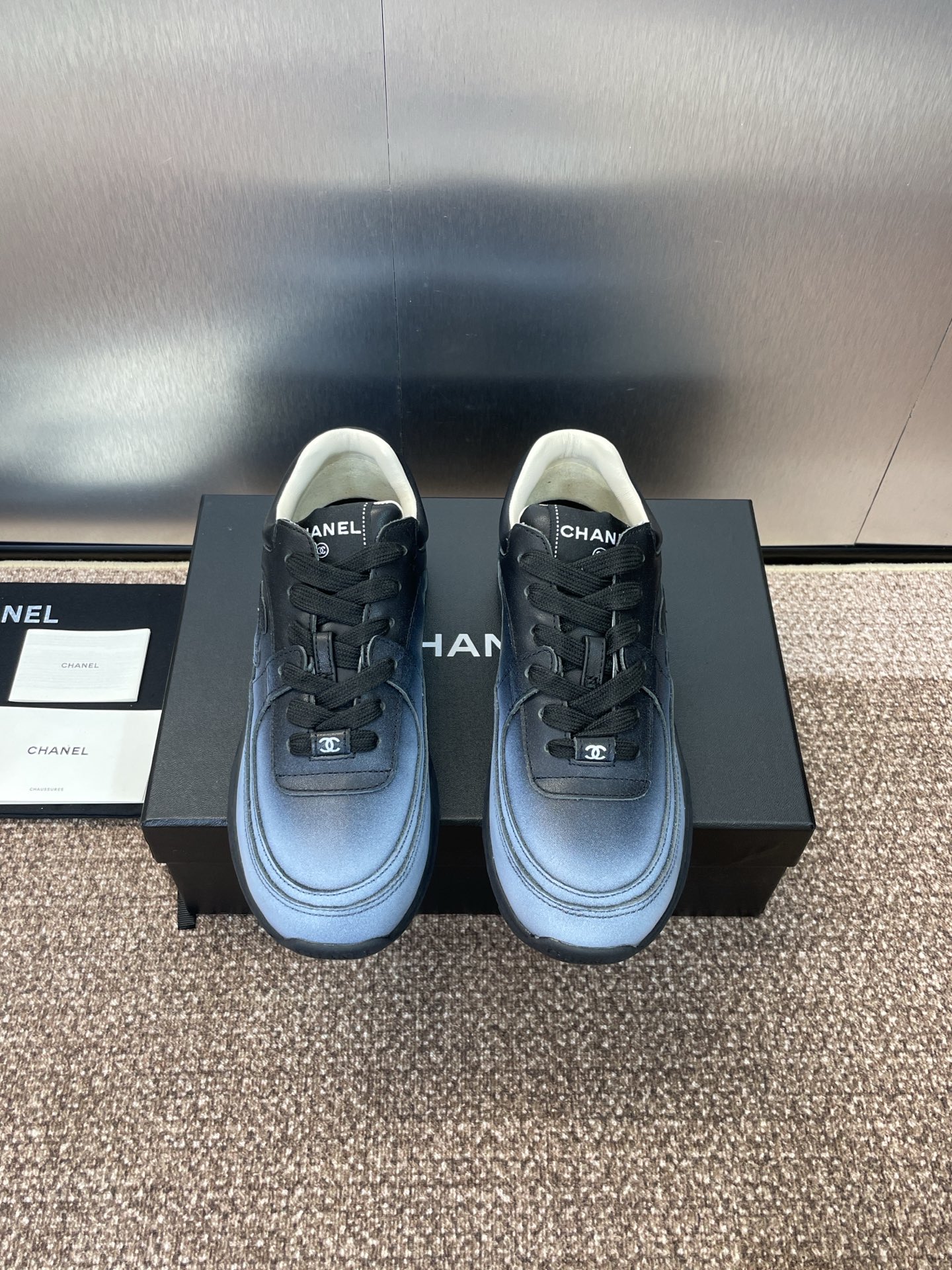 NO:490041,: Women's size + men's size (gradual color craftsmanship) CHANEL Autumn and Winter Classic Couple Series Lace-up Casual Shoes Xiaoxiang Letter Logo Thick Sole Round Toe Color-blocking Sports Daddy Shoes Material: Imported calfskin upper + water-dyed sheepskin inner lining + original molded Tpu outsole Size: Women's size 35-42 (40.41.42 Customized without return and exchange) Men's size 39-45 (45 Customized without return and exchange), casual shoes/sports shoes, chanel, chanel, sneakers, cowhide, sheepskin19860909:女码+男码（渐变色工艺） CHANEL 香奈儿秋冬经典情侣款系列系带休闲鞋 小香字母logo厚底圆头拼色运动老爹鞋 材质:鞋面进口小牛皮+水染羊皮内里+原版开模Tpu大底 Size:女码35-42(40.41.42定制不退换)  男码39-45（45定制不退换),休闲鞋/运动鞋,chanel,chanel,sneakers,cowhide,sheepskin,Women's Shoes