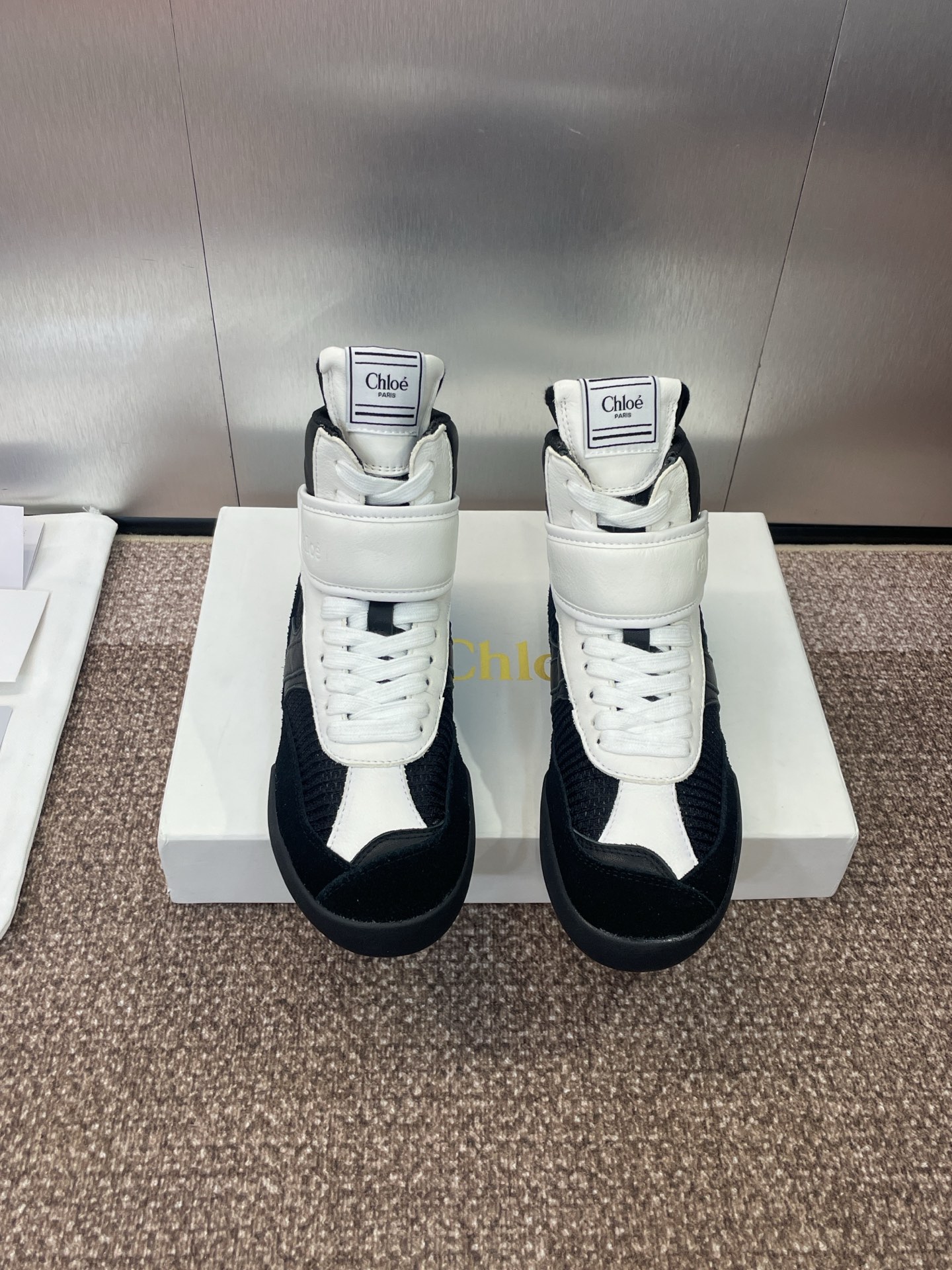 NO:491303,: Mesh leather/full leather Chloe Kouyi Autumn and winter show new high-top velcro sports women's running shoes Celebrity same style flat-soled lace-up casual and fashionable color-blocking boxing shoes Top high-end version on the market Material: upper imported calfskin/imported sheep tiles/environmentally friendly breathable mesh cloth + fabric inner lining + water dyed sheepskin foam footbed + original mold open TPU sole Size: Women's size 35-42 (40.41.42 custom-made without return), casual shoes/sports shoes, chloe, loewe, sneakers, cowhide, sheepskin, sheep19860909:网皮/全皮 Chloe 蔻依 秋冬走秀新款高帮魔术贴运动女跑鞋 明星同款平底系带休闲时尚拼色拳击鞋 市面顶级高端版本 材质:鞋面进口小牛皮/进口羊猄皮/环保透气网眼布+织物内里+水染羊皮发泡垫脚+原版开模TPU大底 Size:女码35-42(40.41.42定制不退换）,休闲鞋/运动鞋,chloe,loewe,sneakers,cowhide,sheepskin,sheep,Women's Shoes