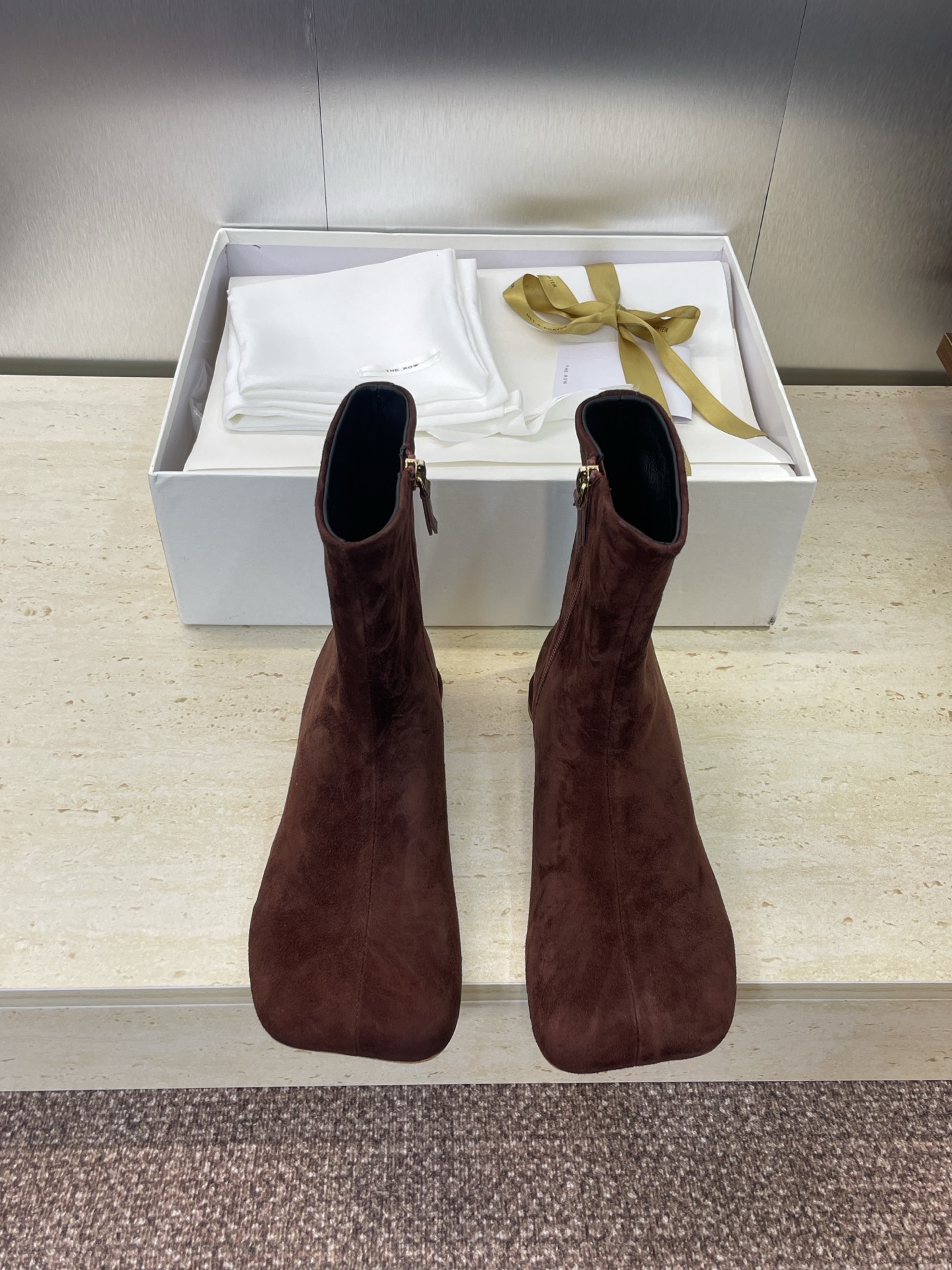 NO:497851,The Row Autumn and Winter New and Nude Martin Women's Short Boots Low Heel Side Zipper Motorcycle Knight Military Boots Material Upper Imported Calfskin/Imported Sheep Skin + Water-dyed Sheepskin Inner + Original Open-Model Anti-Slip Sole Size35-41 (40.41 Customized No Returns and Exchanges), Boots, Boots, Cowhide, Sheepskin, Sheep19860909The Row 秋冬新款及裸马丁女短靴 低跟侧拉链机车骑士军靴 材质鞋面进口小牛皮/进口羊猄皮+水染羊皮内里+原版开模防滑大底 Size35-41(40.41定制不退换）,靴子,boots,cowhide,sheepskin,sheep,Women's Shoes