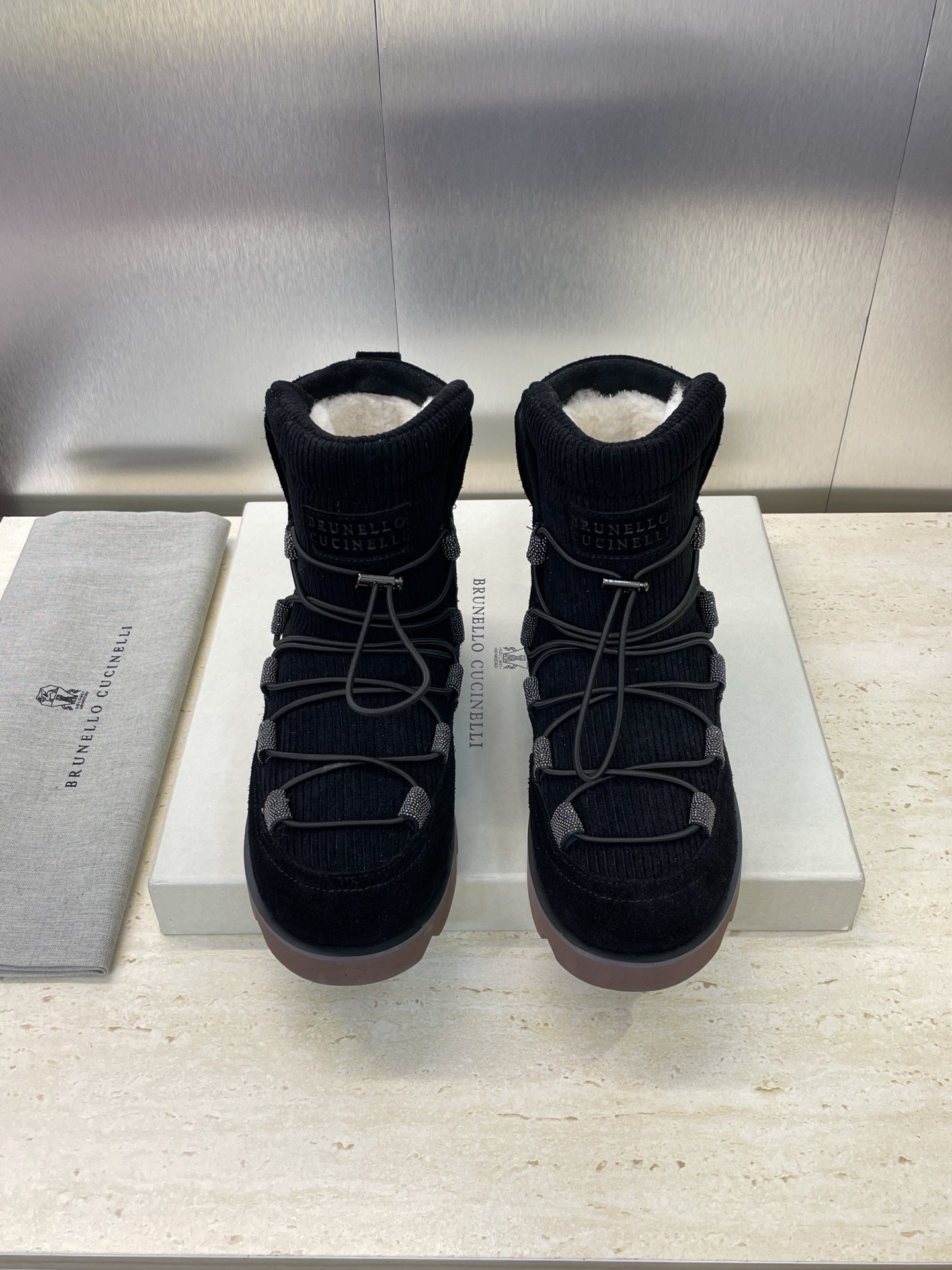 NO:534326,Brunello Cucineli 2025 autumn and winter new lamb fur snow women's short boots BC thick sole round toe tied motorcycle rider military boots material upper imported beef suede + lamb fur inner lining + original molded sole Size35-39 (40 41 42 custom made without return), snow boots, brunello cucinelli, boots, chamois leather19860909Brunello Cucineli 布鲁内诺库奇内利2025秋冬新款羊羔毛雪地女短靴 BC 厚底圆头系带机车骑士军靴 材质鞋面进口牛猄麂皮+羊羔毛内里+原版开模大底 Size35-39 (40 41 42定做不退换）,雪地靴,brunello cucinelli,boots,chamois leather,Women's Shoes