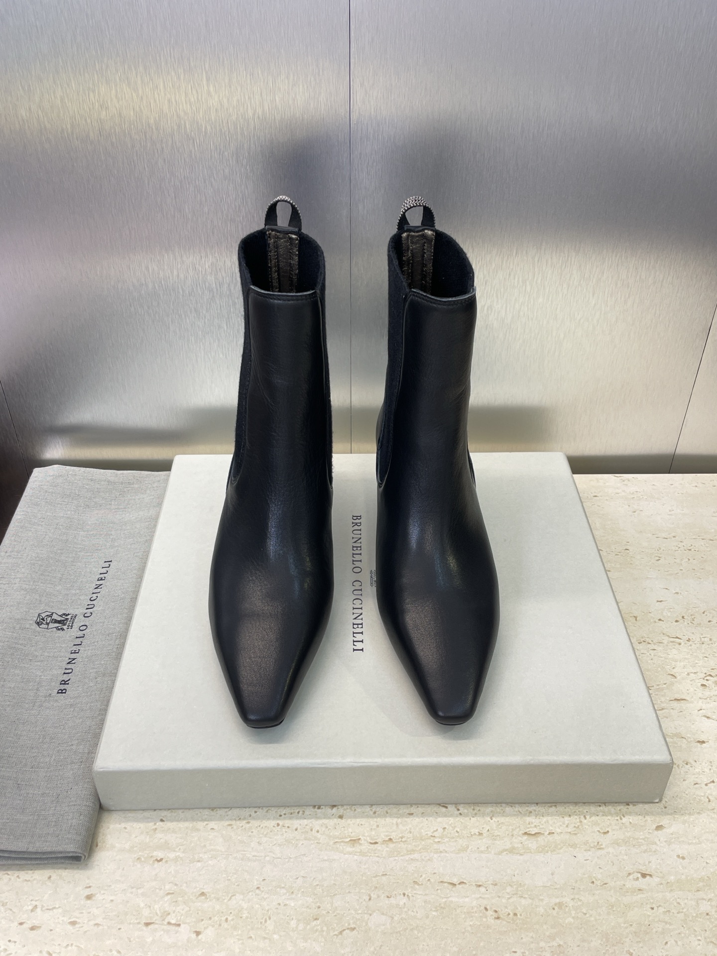 NO:534529,Brunello Cucineli 2025 autumn and winter new elastic women's short boots BC low-heel pointed motorcycle rider Martin boots material upper imported calfskin/imported sheep suede + water dyed sheepskin lining + Italian injection molded leather outsole Heel height 4CM Size35-39 (40 41 42 Custom made non-return), boots, brunello cucinelli, boots, cowhide, sheepskin, sheep, chamois leather, Leather soles19860909Brunello Cucineli 布鲁内诺库奇内利2025秋冬新款弹力女短靴 BC 低跟尖头机车骑士马丁靴 材质鞋面进口小牛皮/进口羊猄麂皮+水染羊皮内里+意大利注塑真皮大底 跟高4CM Size35-39 (40 41 42 定做不退换）,靴子,brunello cucinelli,boots,cowhide,sheepskin,sheep,chamois leather,Leather soles,Women's Shoes