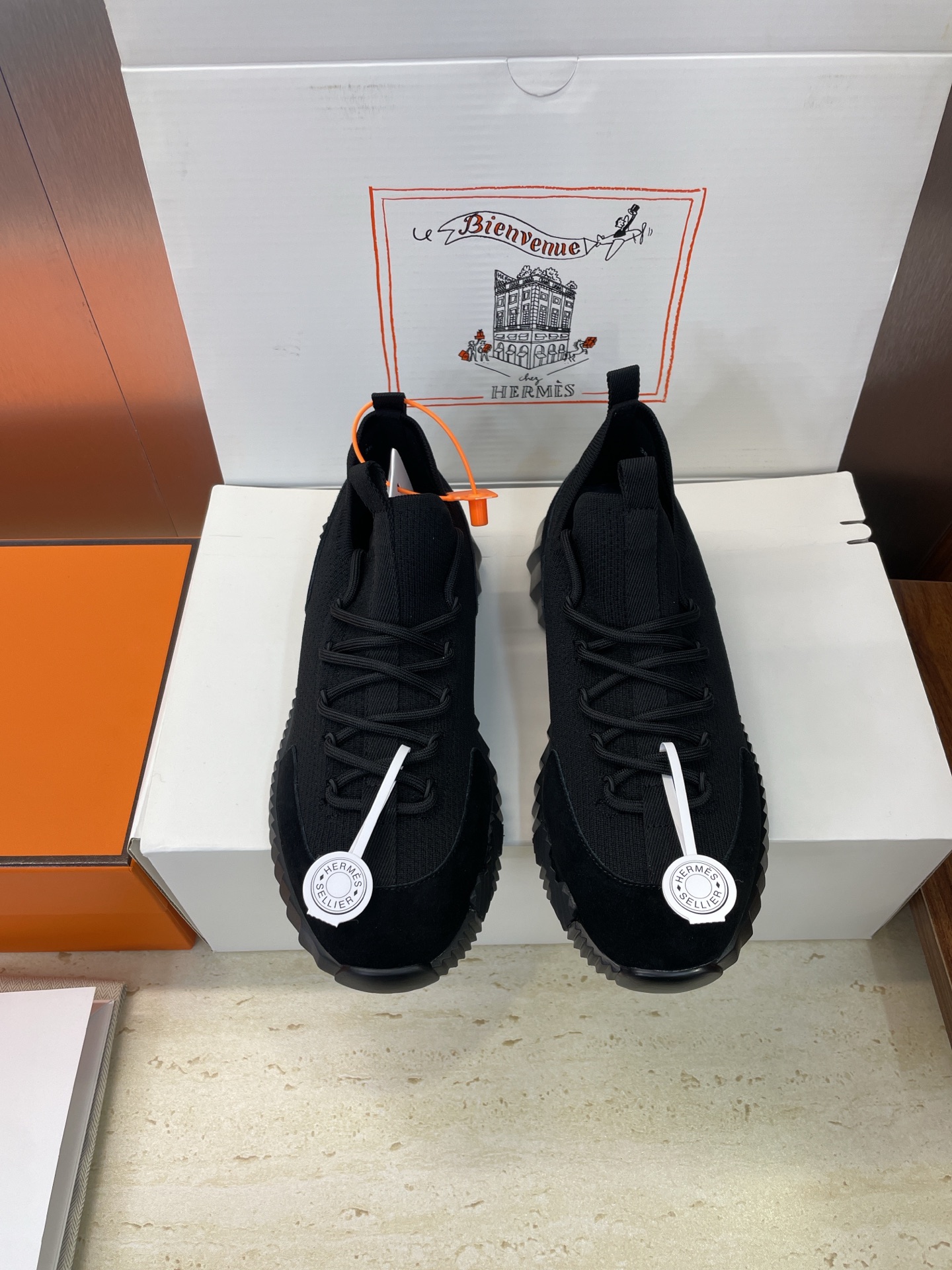 NO:536878,(with a full set of aircraft boxes) Dongguan Top version Hermes Hermes 2025 spring and summer classic couple style Lift casual lace-up versatile sports shoes H home thick sole fashion style color-blocking Forrest Gump running shoes Material upper imported environmentally friendly breathable mesh patchwork imported sheep skin + water dyed sheepskin inner lining + original molded tpu outsole Sole thickness 2.5CM Size: Women's size 35-42 (40.41.42 custom-made without return and exchange) Men's size 39-46 (39.46 custom-made without return and exchange), casual shoes/sports, hermes, hermes, sneakers, sheepskin, sheep19860909(配全套飞机盒) 莞产 顶级版 爱马仕 Hermes 2025春夏经典情侣款 Lift 休闲系带百搭运动鞋 H家厚底时尚风格拼色阿甘跑鞋 材质鞋面进口环保透气网眼布拼接进口羊猄皮+水染羊皮内里+原版开模tpu大底 底厚2.5CM Size: 女码35-42(40.41.42定制不退换） 男码39-46（39.46定制不退换）,休闲鞋/运动鞋,hermes,hermes,sneakers,sheepskin,sheep,Women's Shoes