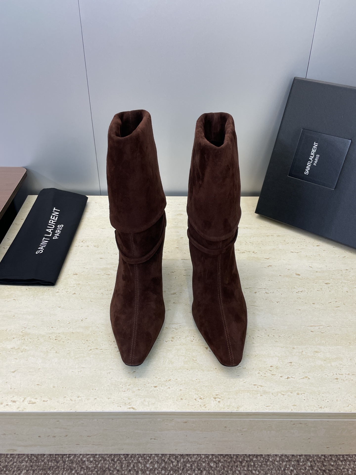 NO:536883,Saint Laurent 2025 autumn and winter new Martin women's boots YSL letter logo hardware buckle pointed toe high heel aura motorcycle rider short boots Material: upper imported sheep leather + imported mixed-bred sheepskin lining + Italian cowhide sole heel height 9.5cm size35-41 (40.41 custom-made without return), boots, saint laurent, saint laurent, saint laurent, saint laurent, boots, cowhide, sheepskin, sheep19860909Saint Laurent 圣罗兰 2025秋冬新款马丁女靴 YSL字母logo五金扣尖头高跟气场机车骑士短靴 材质:鞋面进口羊猄皮+进口混种羊皮内里+意大利牛皮大底 跟高9.5cm size35-41（40.41定制不退换）,靴子,saint laurent,saint laurent,saint laurent,boots,cowhide,sheepskin,sheep,Women's Shoes