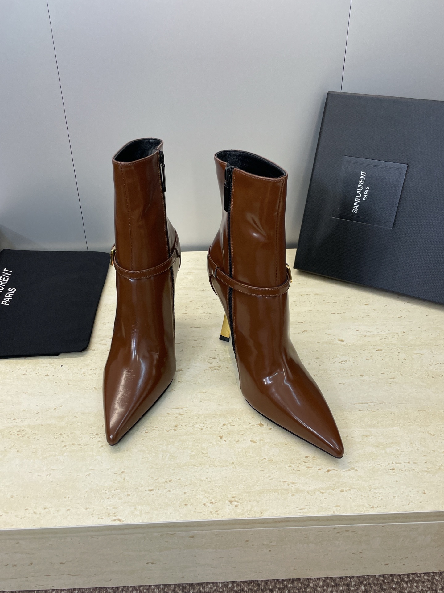 NO:536886,Saint Laurent 2025 autumn and winter new metal thin heeled Martin women's boots YSL letter logo hardware buckle side zipper pointed toe high heeled aura motorcycle rider short boots Material: upper imported open-edged beaded cowhide + imported mixed-bred sheepskin lining + Italian cowhide sole heel height 9.5cm size35-41 (40.41 custom-made non-return), boots, saint laurent, saint laurent, saint laurent, saint laurent, boots, cowhide, sheepskin19860909Saint Laurent 圣罗兰 2025秋冬新款金属细跟马丁女靴 YSL字母logo五金扣侧拉链尖头高跟气场机车骑士短靴 材质:鞋面进口开边珠牛皮+进口混种羊皮内里+意大利牛皮大底 跟高9.5cm size35-41（40.41定制不退换）,靴子,saint laurent,saint laurent,saint laurent,boots,cowhide,sheepskin,Women's Shoes
