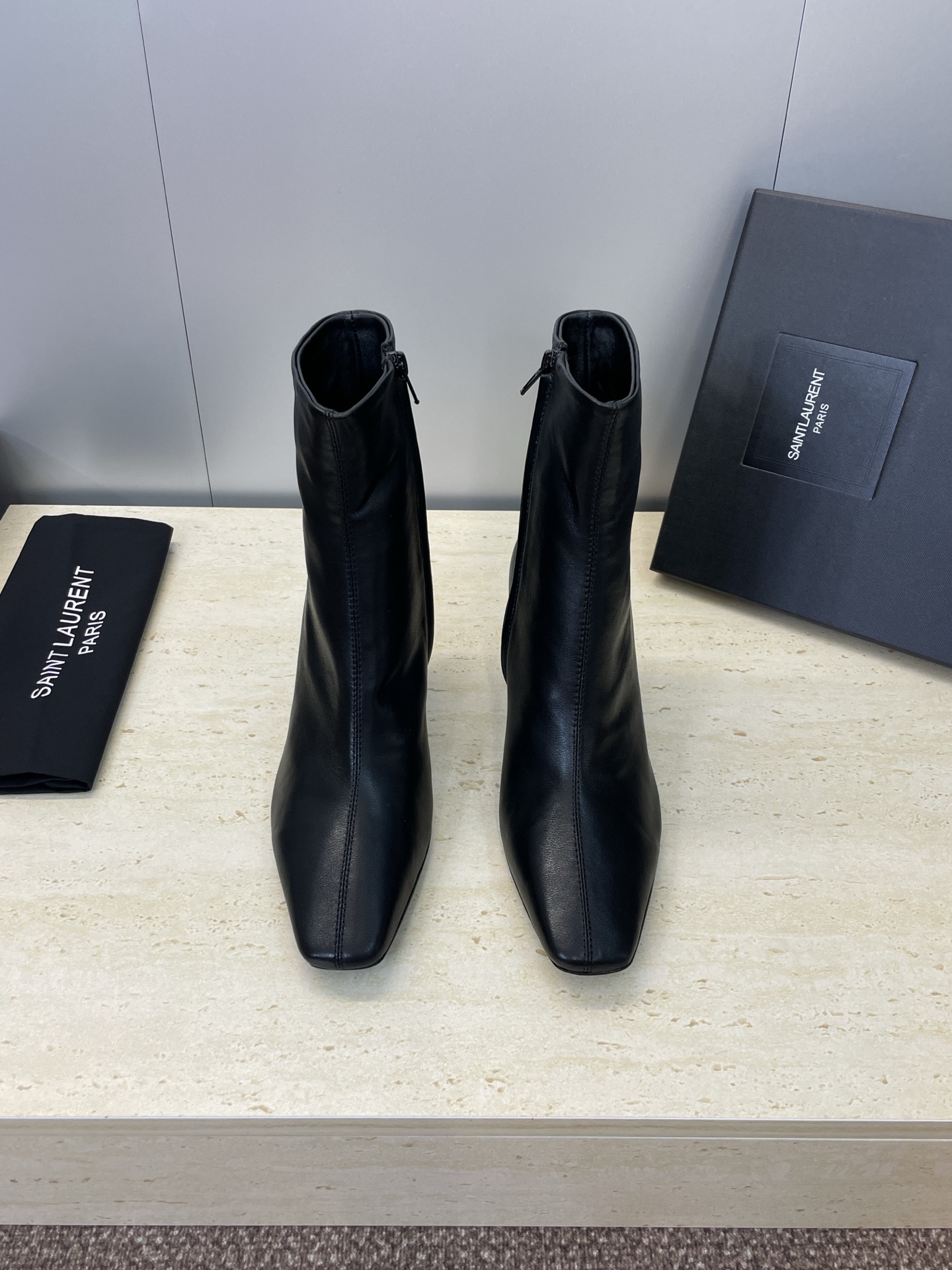 NO:536880,Saint Laurent 2025 autumn and winter new Martin women's boots YSL letter logo side zipper square toe high heel aura motorcycle rider short boots Material: upper imported cowhide / imported sheep leather + imported mixed-bred sheepskin lining + Italian genuine leather sole Heel height 7CM size35-41 (40.41 custom-made non-return and exchange), boots, saint laurent, saint laurent, saint laurent, saint laurent, boots, cowhide, sheepskin, sheep, Leather soles19860909Saint Laurent 圣罗兰 2025秋冬新款马丁女靴 YSL字母logo侧拉链方头高跟气场机车骑士短靴 材质:鞋面进口牛皮/进口羊猄皮+进口混种羊皮内里+意大利真皮大底 跟高7CM size35-41（40.41定制不退换）,靴子,saint laurent,saint laurent,saint laurent,boots,cowhide,sheepskin,sheep,Leather soles,Women's Shoes