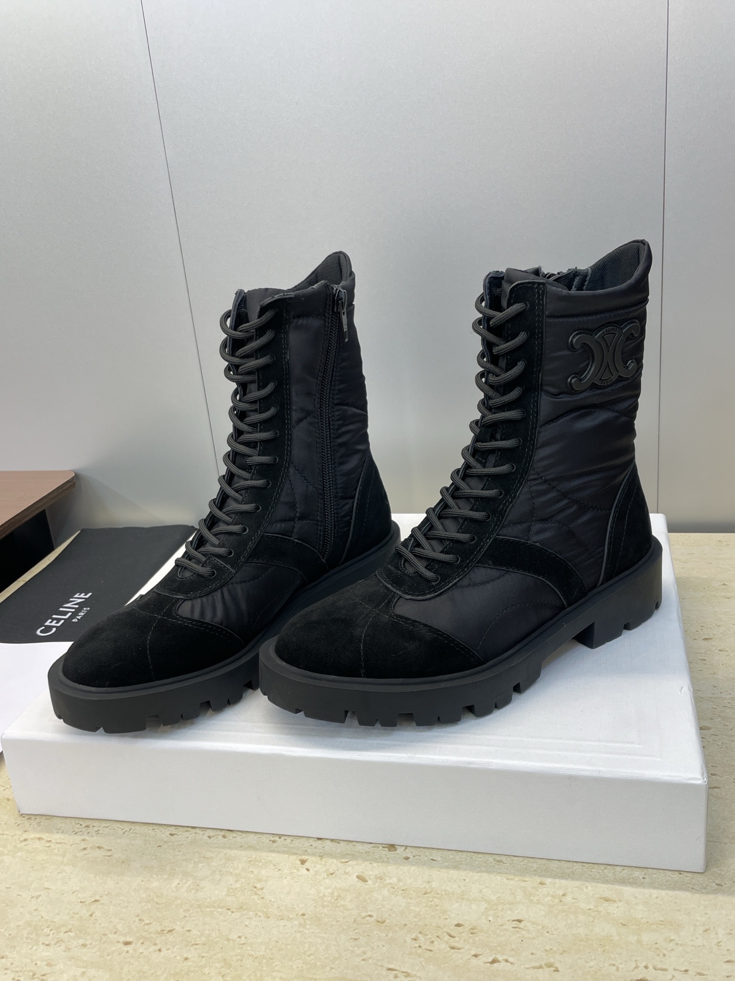 CELINE 秋冬新款系带机车女短靴 瑟琳字母logo厚底低跟圆头拼色骑士登山靴材质:鞋面定制进口牛猄皮