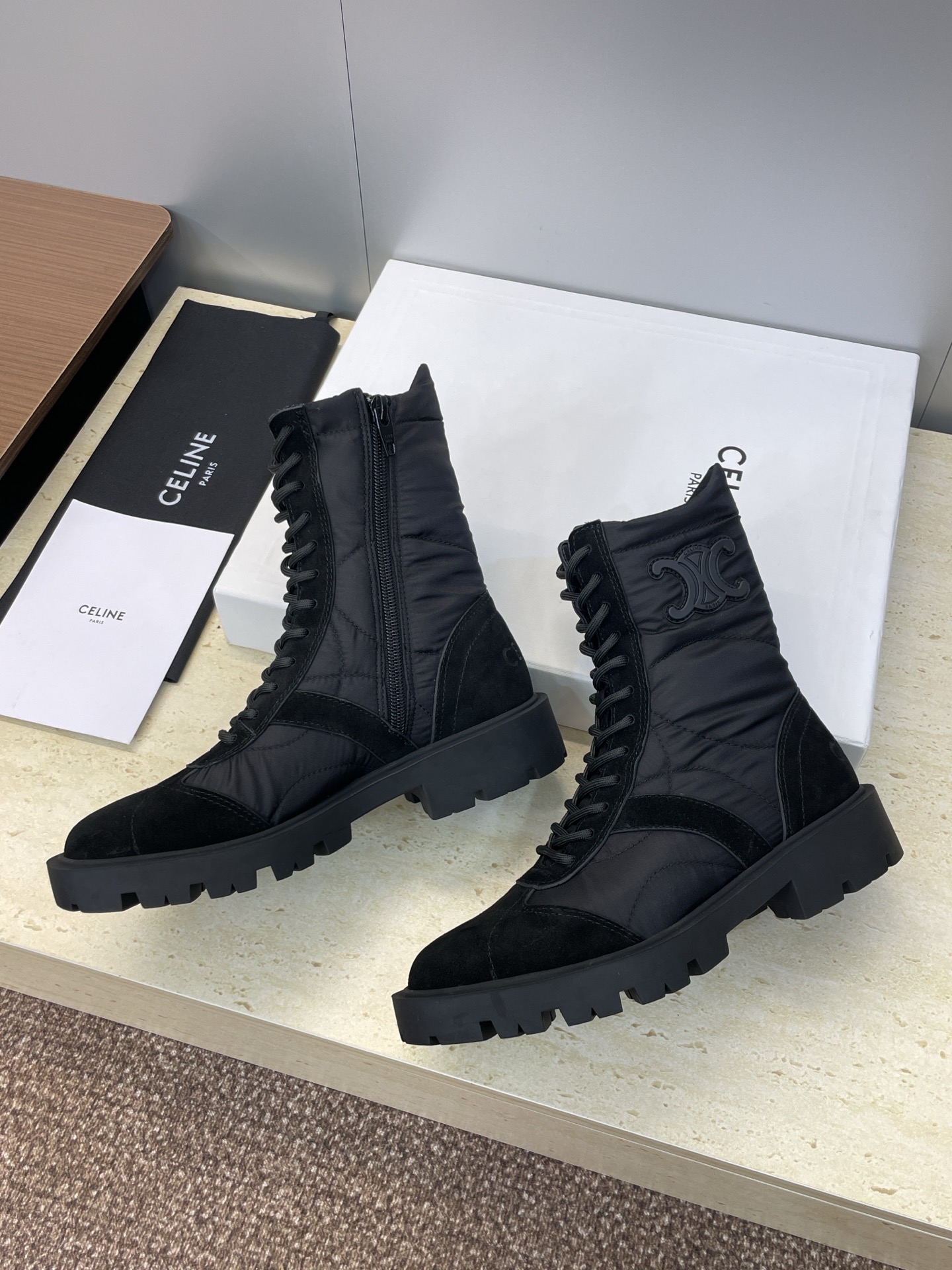 CELINE 秋冬新款系带机车女短靴 瑟琳字母logo厚底低跟圆头拼色骑士登山靴材质:鞋面定制进口牛猄皮