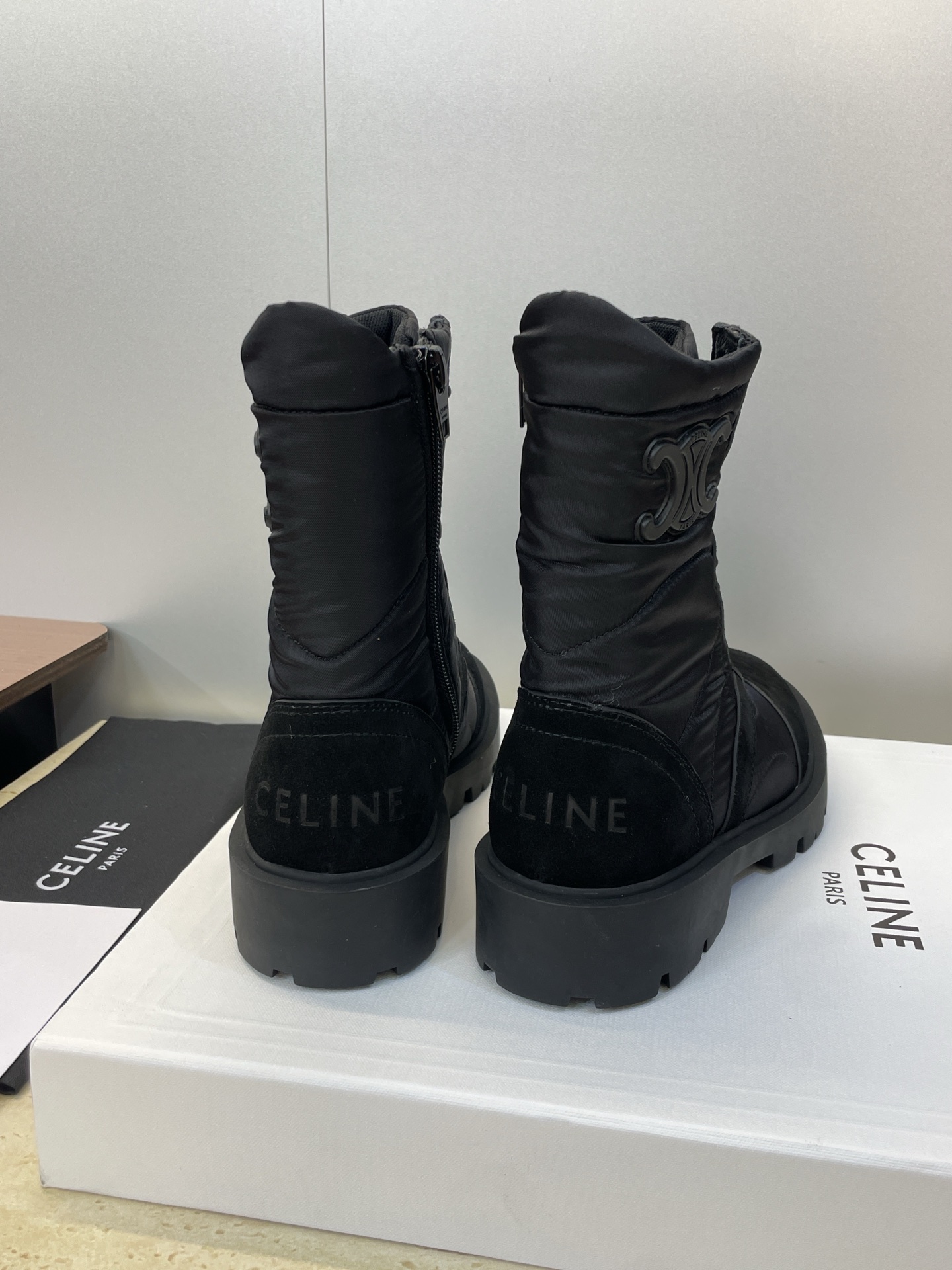 CELINE 秋冬新款系带机车女短靴 瑟琳字母logo厚底低跟圆头拼色骑士登山靴材质:鞋面定制进口牛猄皮