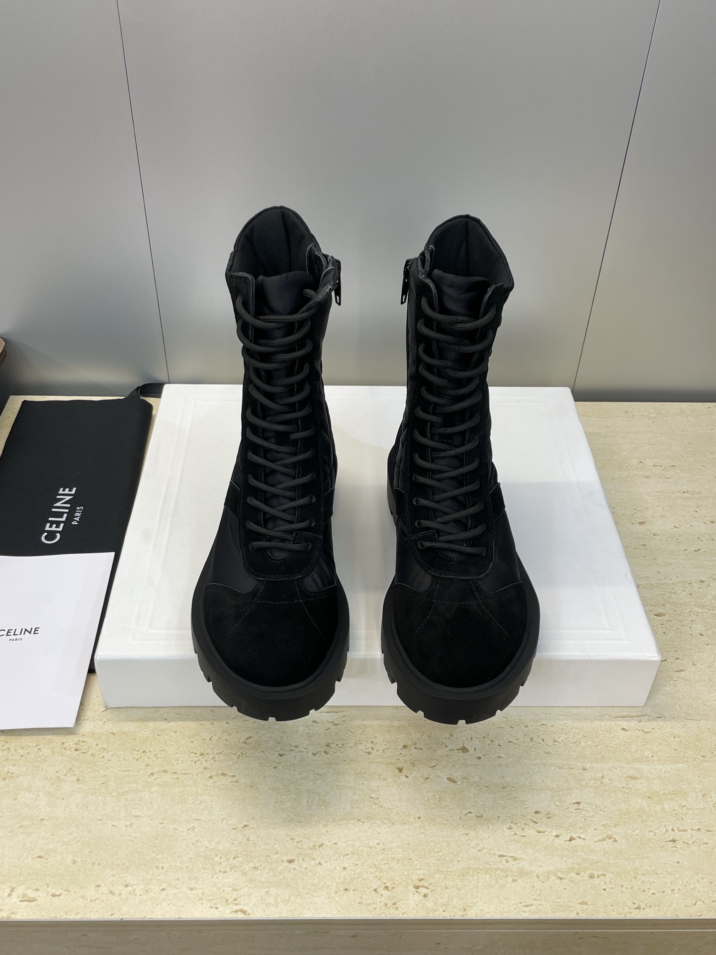 CELINE 秋冬新款系带机车女短靴 瑟琳字母logo厚底低跟圆头拼色骑士登山靴材质:鞋面定制进口牛猄皮