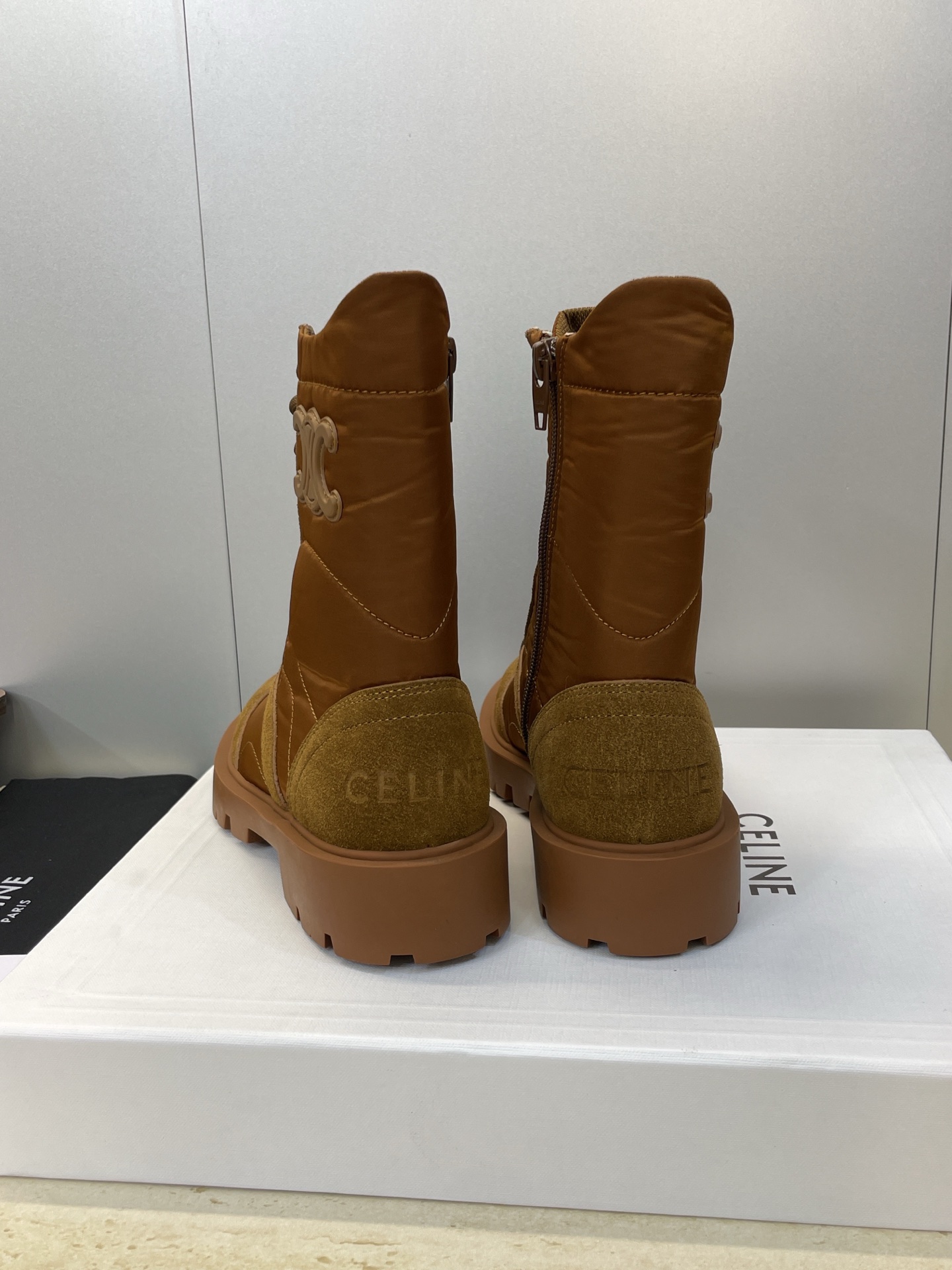 CELINE 秋冬新款系带机车女短靴 瑟琳字母logo厚底低跟圆头拼色骑士登山靴材质:鞋面定制进口牛猄皮
