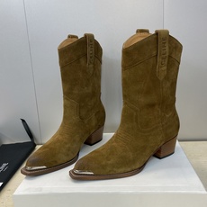CELINE 秋冬新款朋克风格铁头一脚蹬机车女短靴 瑟琳字母logo五金扣粗跟尖头骑士靴材质:鞋面定制进 CELINE 秋冬新款朋克风格铁头一脚蹬机车女短靴 瑟琳字母logo五金扣粗跟尖头骑士靴材质:鞋面定制进