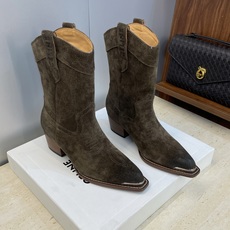 CELINE 秋冬新款朋克风格铁头一脚蹬机车女短靴 瑟琳字母logo五金扣粗跟尖头骑士靴材质:鞋面定制进 CELINE 秋冬新款朋克风格铁头一脚蹬机车女短靴 瑟琳字母logo五金扣粗跟尖头骑士靴材质:鞋面定制进