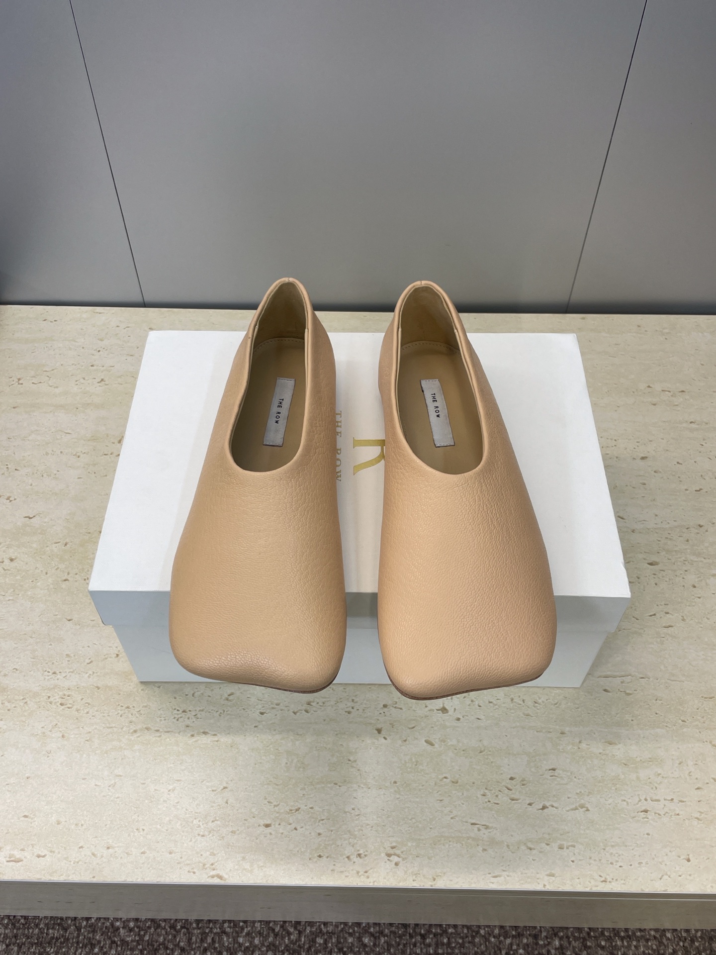 NO:559102,The Row 2025 Autumn and Winter New Loaf Women's Shoes Flat Square Toe Slip-On Deep Mouth Single Shoes Material Upper Imported Mixed Sheepskin + Water-dyed Sheepskin Lining + Italian Genuine Leather Outsole Size35-39 (40.41 customization is non-returnable), Loafers, loafers, sheepskin, Leather soles19860909The Row 2025秋冬新款乐福女鞋 平底方头一脚蹬深口单鞋 材质鞋面进口混种羊皮+水染羊皮内里+意大利真皮大底 Size35-39（40.41定制不退换）,乐福鞋,loafers,sheepskin,Leather soles,Women's Shoes