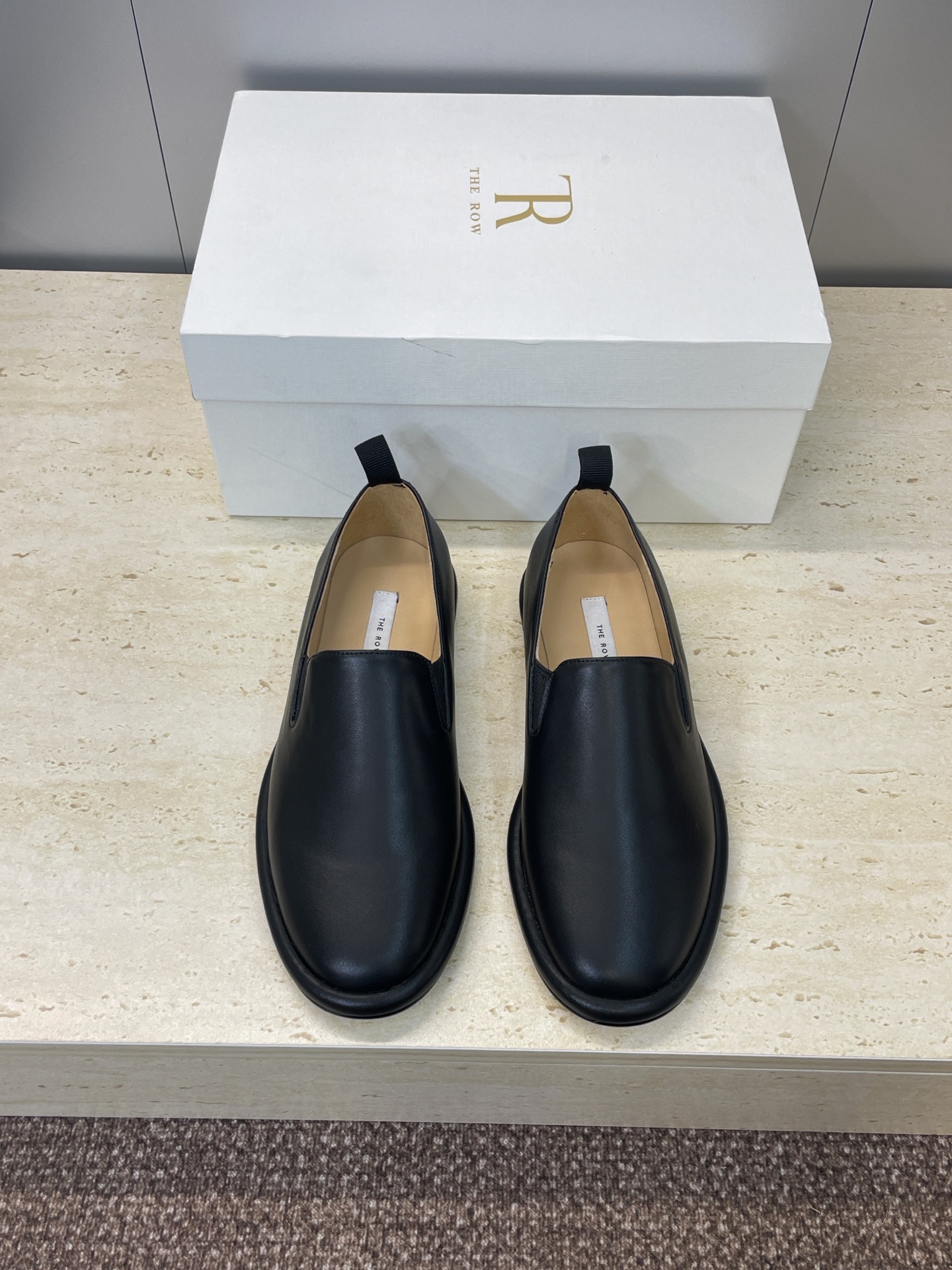 NO:559100,The Row 2025 autumn and winter new ballerina shoes flat round toe color-blocked one-leg loafer shoes Material upper imported mixed sheepskin + water-dyed sheepskin lining + Italian leather outsole Size35-39 (40.41 customization is non-refundable), loafers, loafers, sheepskin, Leather soles19860909The Row 2025秋冬新款芭蕾舞女鞋 平底圆头拼色一脚蹬乐福单鞋 材质鞋面进口混种羊皮+水染羊皮内里+意大利真皮大底 Size35-39（40.41定制不退换）,乐福鞋,loafers,sheepskin,Leather soles,Women's Shoes