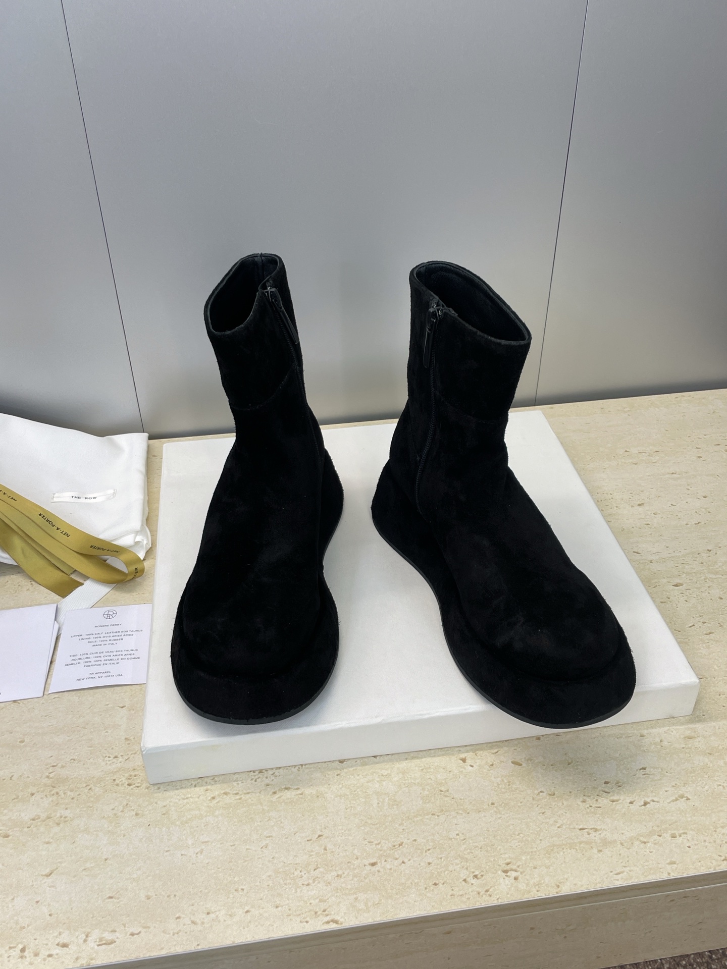 NO:559096,The Row 2025 new autumn and winter side zipper women's motorcycle short boots thick-soled low-heeled round-head knight military boots Material upper imported sheep leather + water-dyed sheepskin lining + original open mold non-slip Tpu outsole Heel height: 3.5CM Size35-41 (40.41 customization is not returnable), boots, boots, sheepskin, sheep19860909The Row 2025秋冬新款侧拉链机车女短靴 厚底低跟圆头骑士军靴 材质鞋面进口羊猄皮+水染羊皮内里+原版开模防滑Tpu大底 跟高:3.5CM Size35-41(40.41定制不退换）,靴子,boots,sheepskin,sheep,Women's Shoes