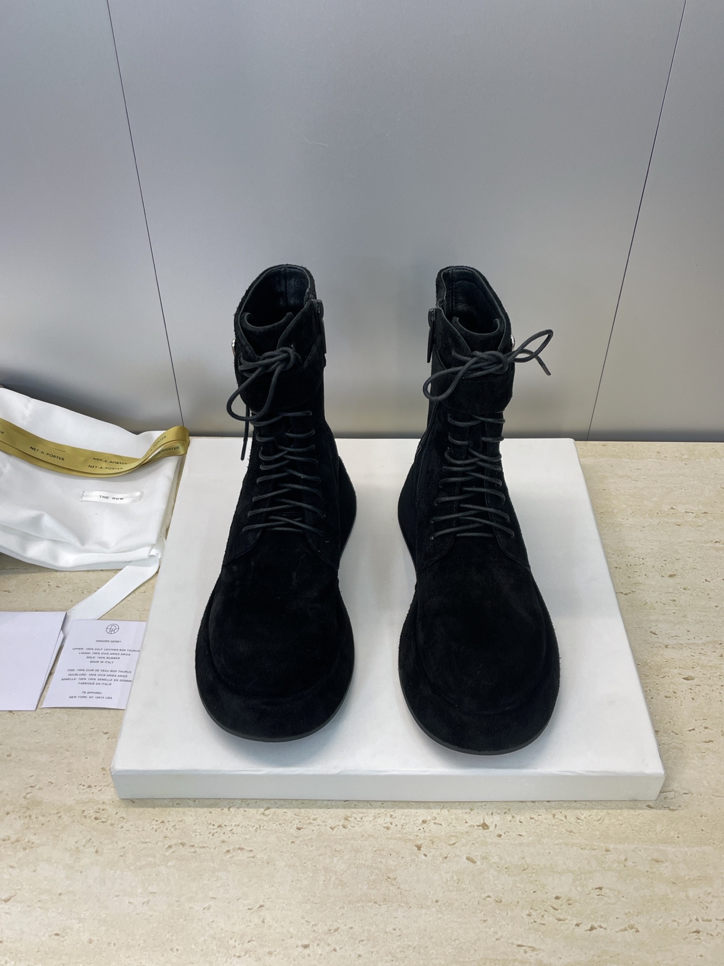 NO:559098,The Row 2025 autumn and winter new lace-up motorcycle short boots for women. Thick-soled low-heeled round-head letter logo belt buckle side zipper knight military boots. Material upper imported sheepskin + water-dyed sheepskin lining + original open-molded non-slip Tpu outsole. Heel height: 3.5CM Size35-41 (40.41 customization is not returnable), boots, boots, sheepskin, sheep19860909The Row 2025秋冬新款系带机车女短靴 厚底低跟圆头字母logo皮带扣侧拉链骑士军靴 材质鞋面进口羊猄皮+水染羊皮内里+原版开模防滑Tpu大底 跟高:3.5CM Size35-41(40.41定制不退换）,靴子,boots,sheepskin,sheep,Women's Shoes