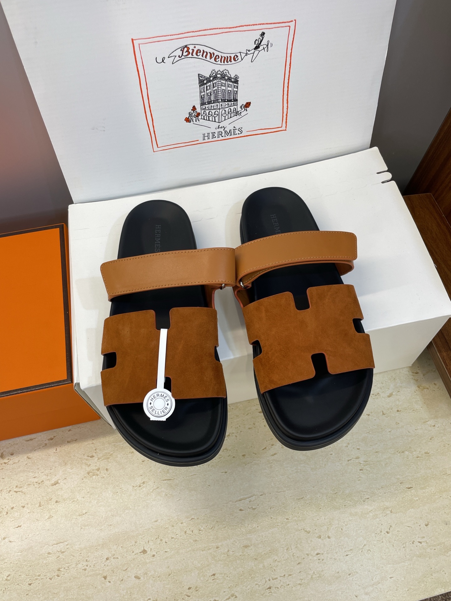 NO:559105,Guanhuo Top Edition HERMERS 2025 Spring and Summer New Color Resort Style Color Block Couple Style Lazy Beach Shoes H Family Classic Flat Bottom Round Toe Open Toe Sandals Material: Upper imported calfskin/imported sheepskin/environmentally friendly breathable canvas + silk cowhide lining for feet + original molded Tpu outsole Size Women's Code 35-43 (41.42.43 customization is non-refundable)  Men's size 38-47 (38.46.47 customized, non-refundable), slippers, hermes, hermes, slippers, cowhide, sheep19860909莞货 顶级版 HERMERS 爱马仕2025春夏新色度假风拼色情侣款懒人沙滩鞋 H家经典平底圆头露趾二舅凉拖鞋 材质:鞋面进口小牛皮/进口羊猄皮/环保透气帆布面+丝绸牛皮内里垫脚+原版开模Tpu大底 Size女码35-43(41.42.43定制不退换）  男码38-47(38.46.47定制不退换）,拖鞋,hermes,hermes,slippers,cowhide,sheep,Women's Shoes