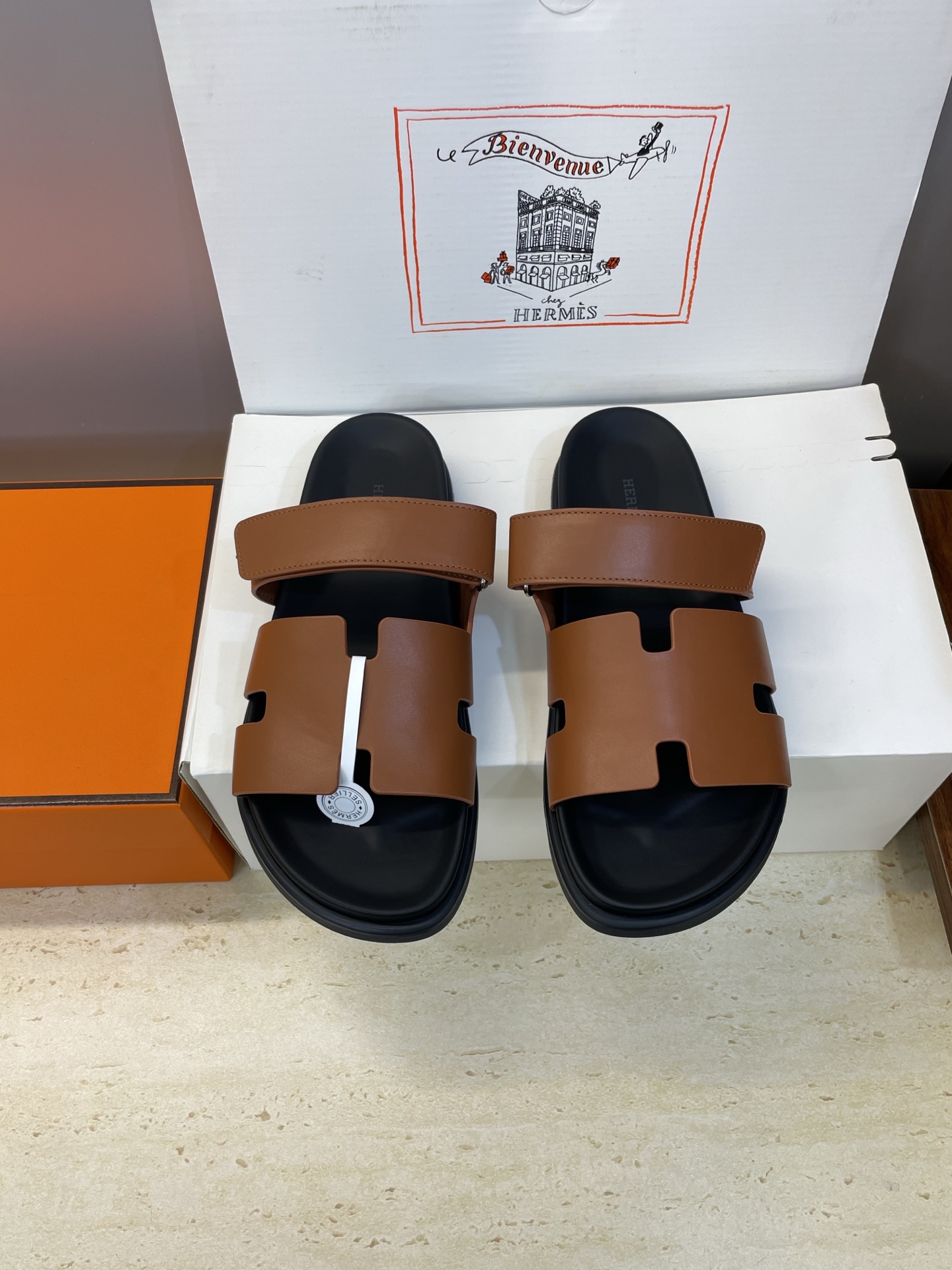 NO:559797,Guanhuo Top Edition HERMERS 2025 Spring and Summer New Color Resort Style Color Block Couple Style Lazy Beach Shoes H Family Classic Flat Bottom Round Toe Open Toe Second Uncle Sandals Material: Upper Imported Calfskin/Imported Sheep Leather/Environmentally Friendly Breathable Canvas Surface + Silk Leather Lining Feet + Original Open-Mold Tpu Outsole Size Women's Code 35-43 (41.42.43 Customized Non-Refundable)  Men's size 38-47 (38.46.47 customized, non-refundable), slippers, hermes, hermes, slippers, cowhide, sheep19860909莞货 顶级版 HERMERS 爱马仕2025春夏新色度假风拼色情侣款懒人沙滩鞋 H家经典平底圆头露趾二舅凉拖鞋 材质:鞋面进口小牛皮/进口羊猄皮/环保透气帆布面+丝绸牛皮内里垫脚+原版开模Tpu大底 Size女码35-43(41.42.43定制不退换）  男码38-47(38.46.47定制不退换）,拖鞋,hermes,hermes,slippers,cowhide,sheep,Women's Shoes