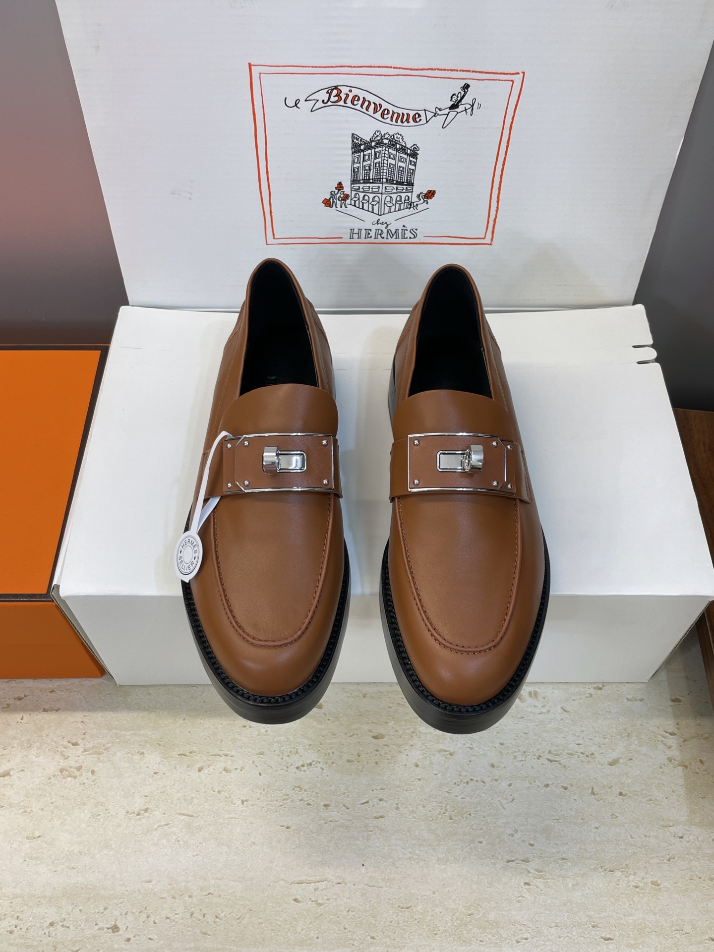 NO:562615,Guanhuo purchasing agent Hermes new autumn and winter Kelly buckle lcone color-blocked low-heeled women's shoes H thick-soled round-toe fashion casual loafers Material upper imported calfskin + water-dyed cowhide lining + original open mold combination outsole Heel height 2.5CM Size: 34-43 (34.40.41.42.43 customization is not returnable), loafers, hermes, hermes, loafers, cowhide19860909莞货 代购级 爱马仕 Hermes 秋冬新款 Kelly扣 lcone拼色低跟女鞋 H家厚底圆头时尚休闲乐福鞋 材质鞋面进口小牛皮+水染牛皮内里+原版开模组合大底 跟高2.5CM Size: 34-43(34.40.41.42.43定制不退换）,乐福鞋,hermes,hermes,loafers,cowhide,Women's Shoes