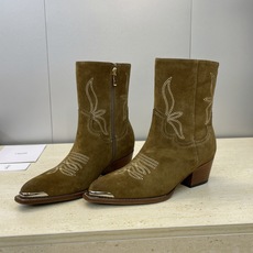 CELINE 秋冬新款朋克风格铁头机车电绣女短靴 瑟琳字母logo五金扣粗跟侧拉链尖头骑士靴材质:鞋面定 CELINE 秋冬新款朋克风格铁头机车电绣女短靴 瑟琳字母logo五金扣粗跟侧拉链尖头骑士靴材质:鞋面定