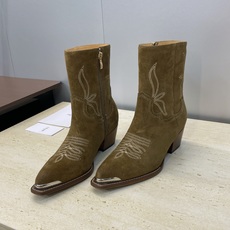 CELINE 秋冬新款朋克风格铁头机车电绣女短靴 瑟琳字母logo五金扣粗跟侧拉链尖头骑士靴材质:鞋面定 CELINE 秋冬新款朋克风格铁头机车电绣女短靴 瑟琳字母logo五金扣粗跟侧拉链尖头骑士靴材质:鞋面定