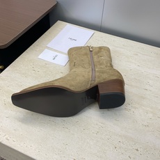 CELINE 秋冬新款朋克风格铁头机车电绣女短靴 瑟琳字母logo五金扣粗跟侧拉链尖头骑士靴材质:鞋面定 CELINE 秋冬新款朋克风格铁头机车电绣女短靴 瑟琳字母logo五金扣粗跟侧拉链尖头骑士靴材质:鞋面定