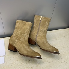 CELINE 秋冬新款朋克风格铁头机车电绣女短靴 瑟琳字母logo五金扣粗跟侧拉链尖头骑士靴材质:鞋面定 CELINE 秋冬新款朋克风格铁头机车电绣女短靴 瑟琳字母logo五金扣粗跟侧拉链尖头骑士靴材质:鞋面定