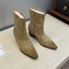 CELINE 秋冬新款朋克风格铁头机车电绣女短靴 瑟琳字母logo五金扣粗跟侧拉链尖头骑士靴材质:鞋面定 CELINE 秋冬新款朋克风格铁头机车电绣女短靴 瑟琳字母logo五金扣粗跟侧拉链尖头骑士靴材质:鞋面定
