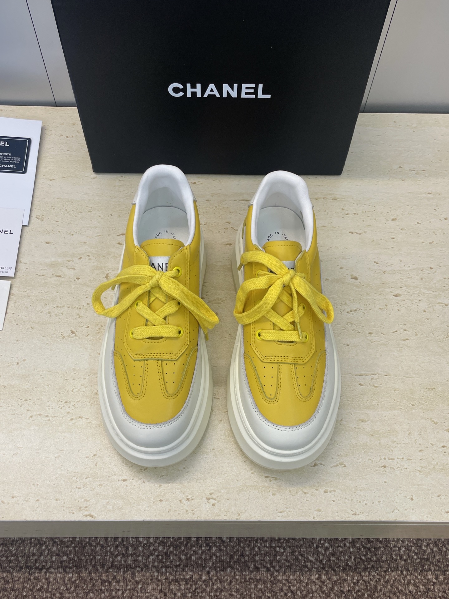 NO:612372,CHANEL 2025 autumn and winter new lace-up moral casual white shoes Xiaoxiang letter logo thick-soled round-toe color-blocking sports shoes for women Material: imported calfskin upper + water-dyed sheepskin lining + original molded outsole Sole thickness: 4CM Size: women's size 35-41 (40.41 customization is not returnable), casual shoes/sports shoes, chanel, chanel, sneakers, cowhide, sheepskin19860909CHANEL 香奈儿2025秋冬新款系带徳训休闲小白鞋 小香字母logo厚底圆头拼色运动女鞋 材质:鞋面进口小牛皮+水染羊皮内里+原版开模大底 底厚:4CM Size:女码35-41(40.41定制不退换),休闲鞋/运动鞋,chanel,chanel,sneakers,cowhide,sheepskin,Women's Shoes
