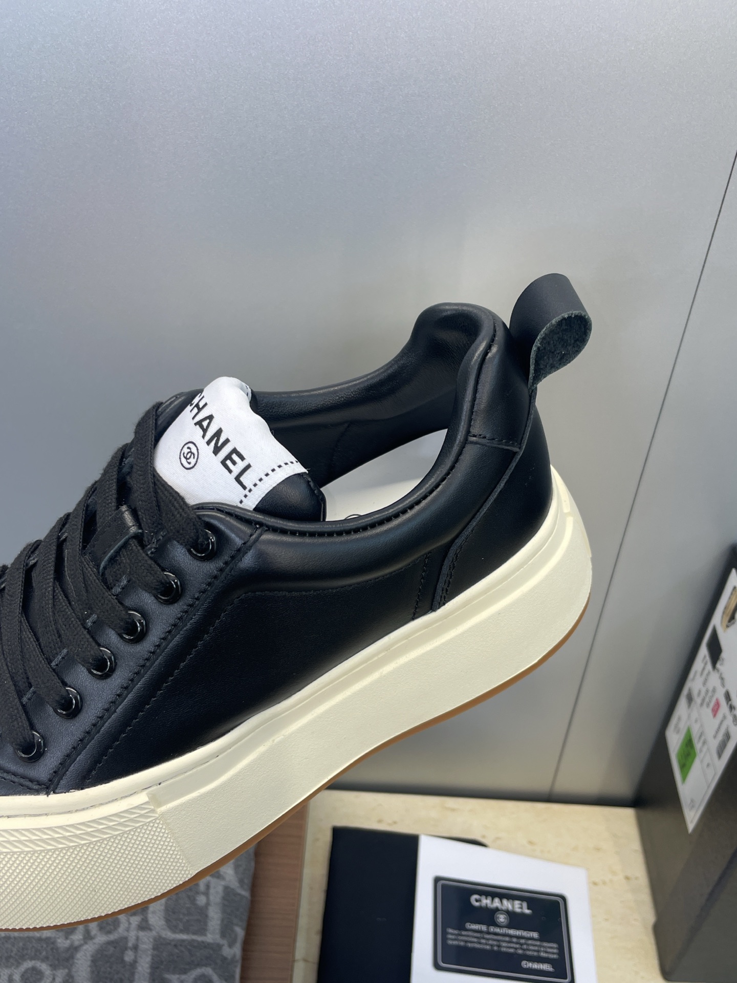 NO:612380,CHANEL Chanel 2025 autumn and winter new lace-up casual white shoes, small fragrant letter logo thick-soled round-toe color-blocking sports skateboard women's shoes Material: imported calfskin upper + water-dyed sheepskin lining + original molded outsole Sole thickness: 4CM Size: women's size 35-41 (40.41 customization is not returnable), casual shoes/sports shoes, chanel, chanel, sneakers, cowhide, sheepskin19860909CHANEL 香奈儿2025秋冬新款系带休闲小白鞋 小香字母logo厚底圆头拼色运动滑板女鞋 材质:鞋面进口小牛皮+水染羊皮里+原版开模大底 底厚:4CM Size:女码35-41(40.41定制不退换),休闲鞋/运动鞋,chanel,chanel,sneakers,cowhide,sheepskin,Women's Shoes